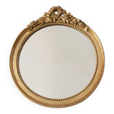 Miroir ovale en bois doré avec un fronton floral de style rococo, milieu du 20e siècle