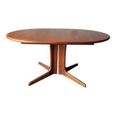 Extendable dining table