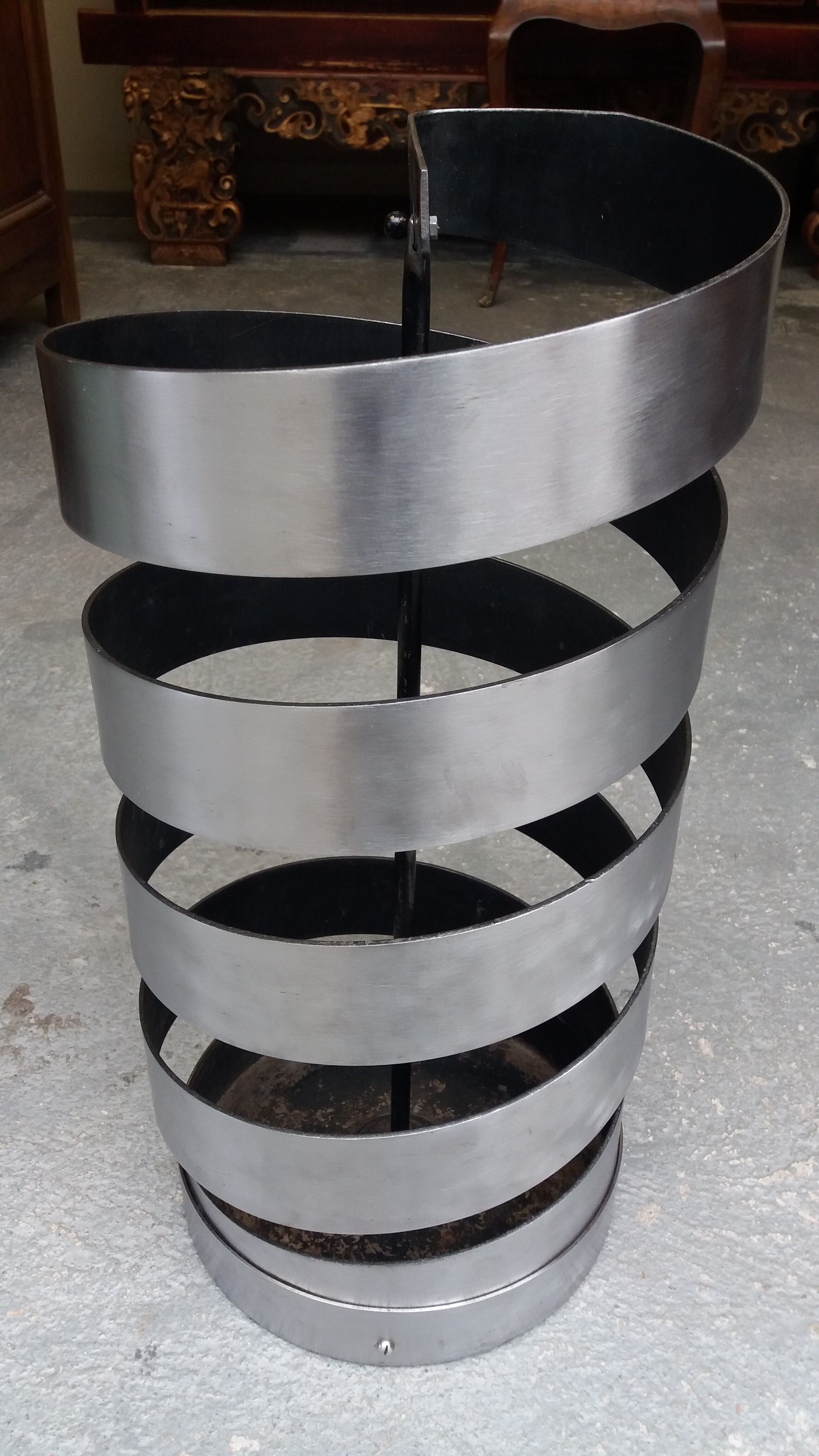 Iron umbrella holder