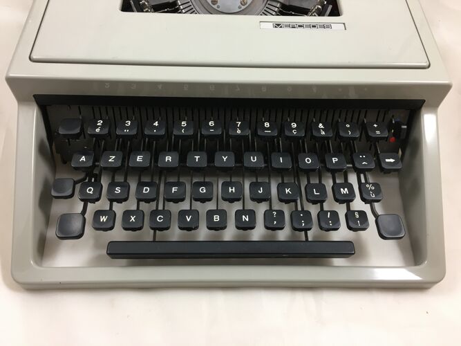 Machine à écrire portable mercedes avec valisette