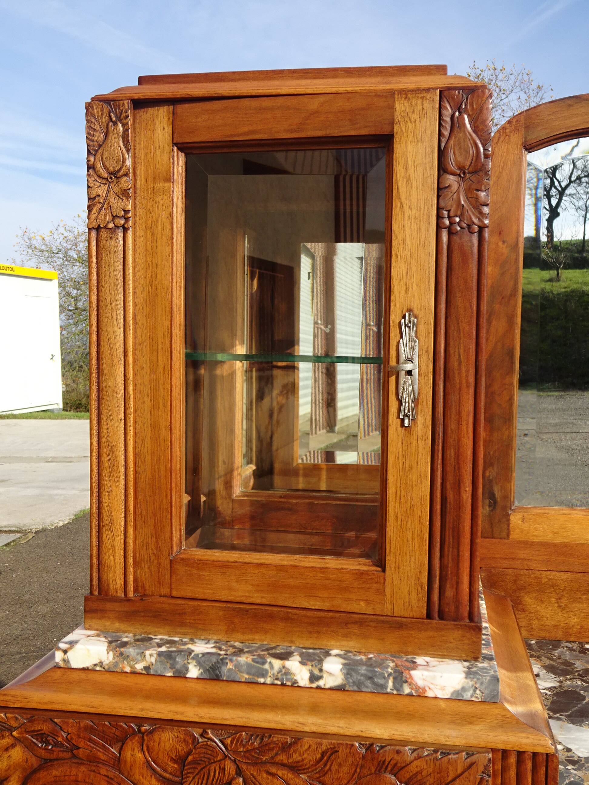 Buffet Art Déco en noyer avec marbres et guérites