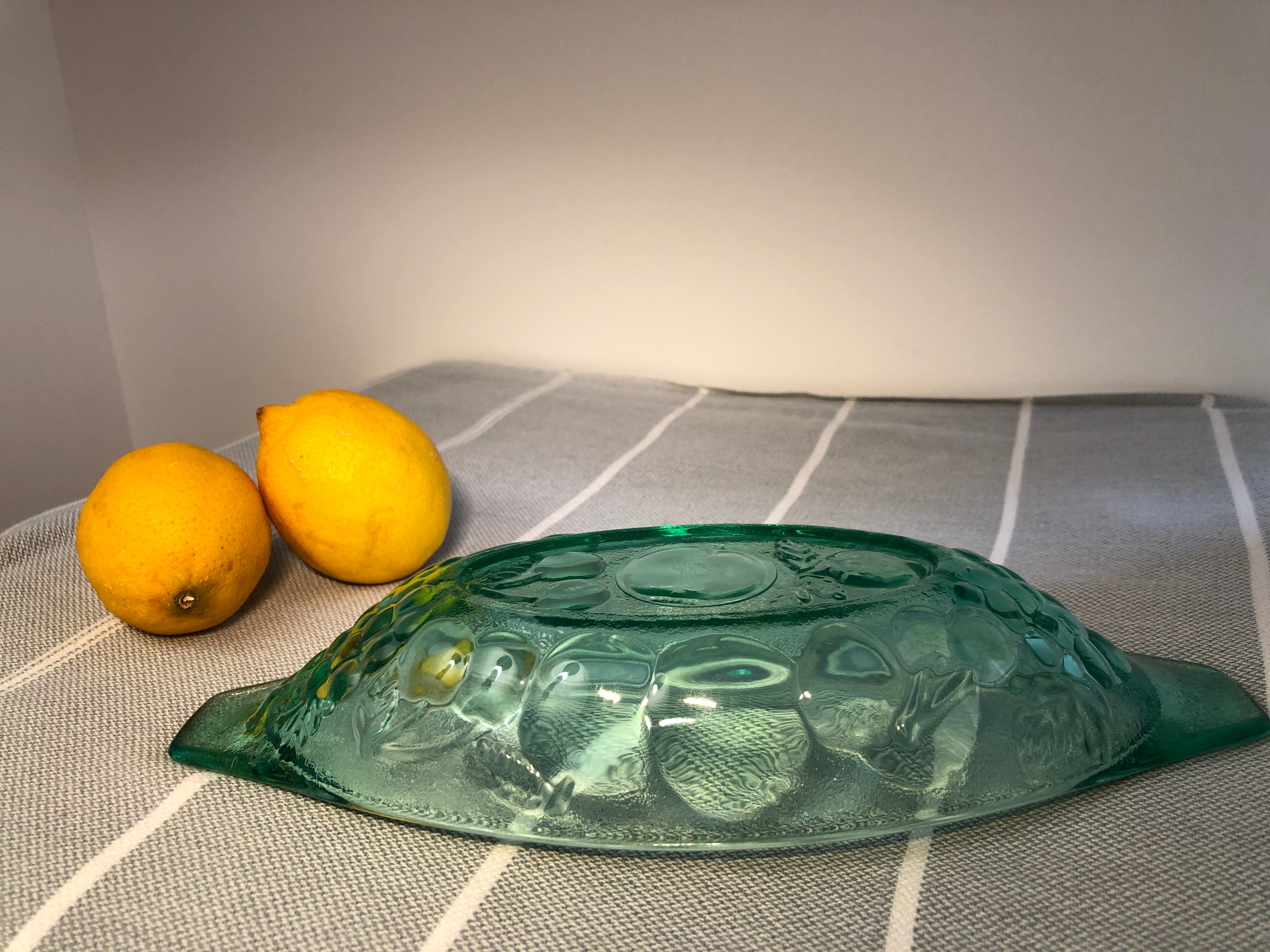Ravier en verre vintage vert emeraude décor raisins