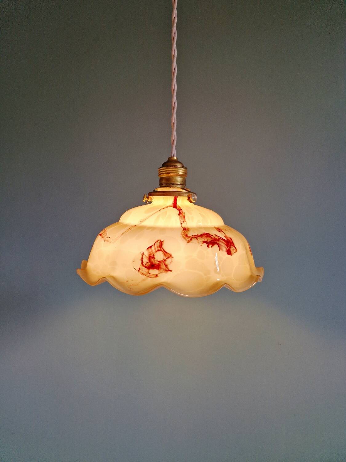 Suspension Art Déco en opaline marbrée, années 1920-30