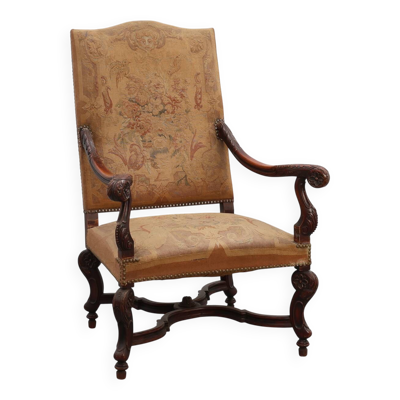 Fauteuil en noyer sculpté avec des volutes et un revêtement en tapisserie, France, vers