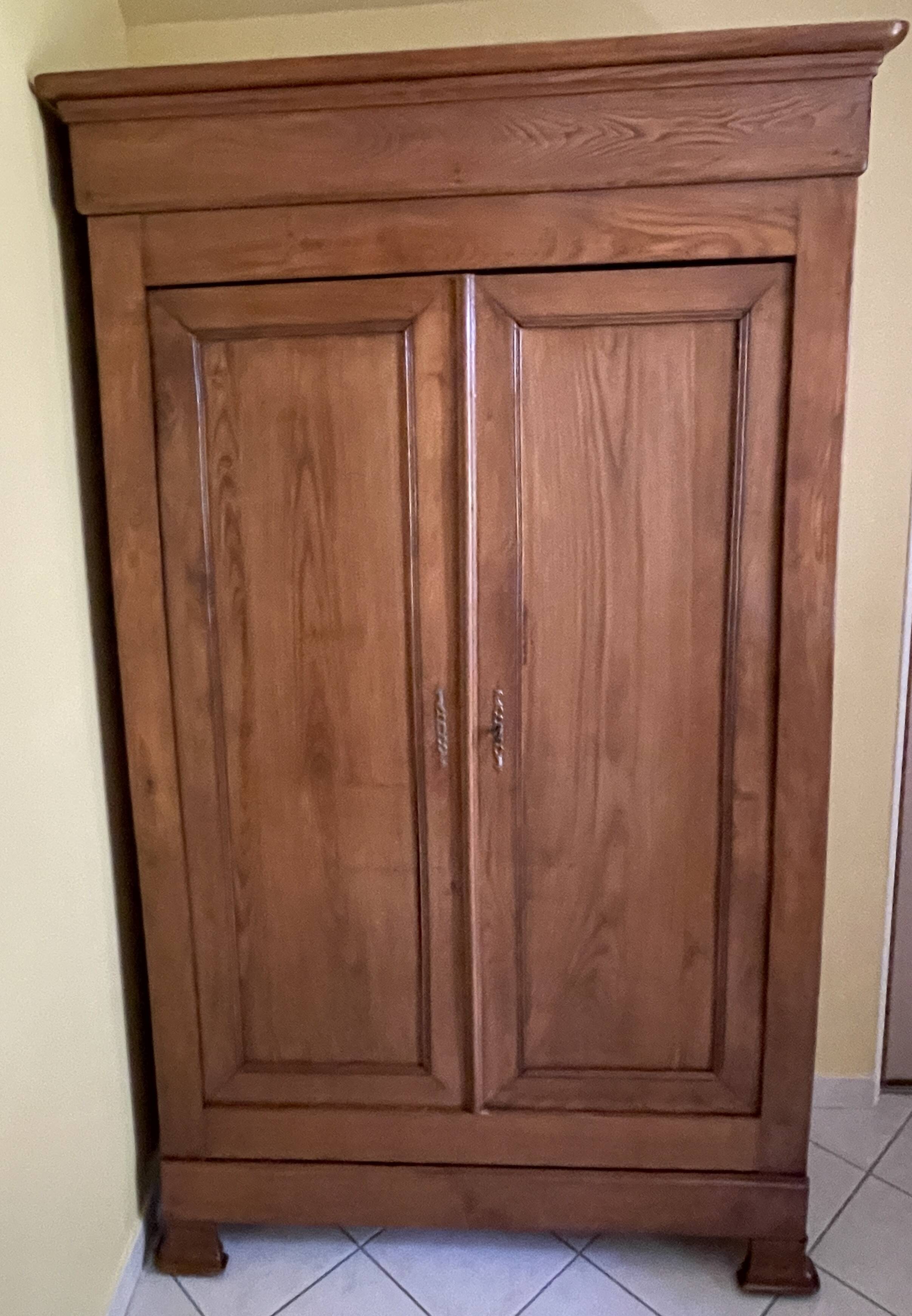Armoire ancienne bretonne en bois massif