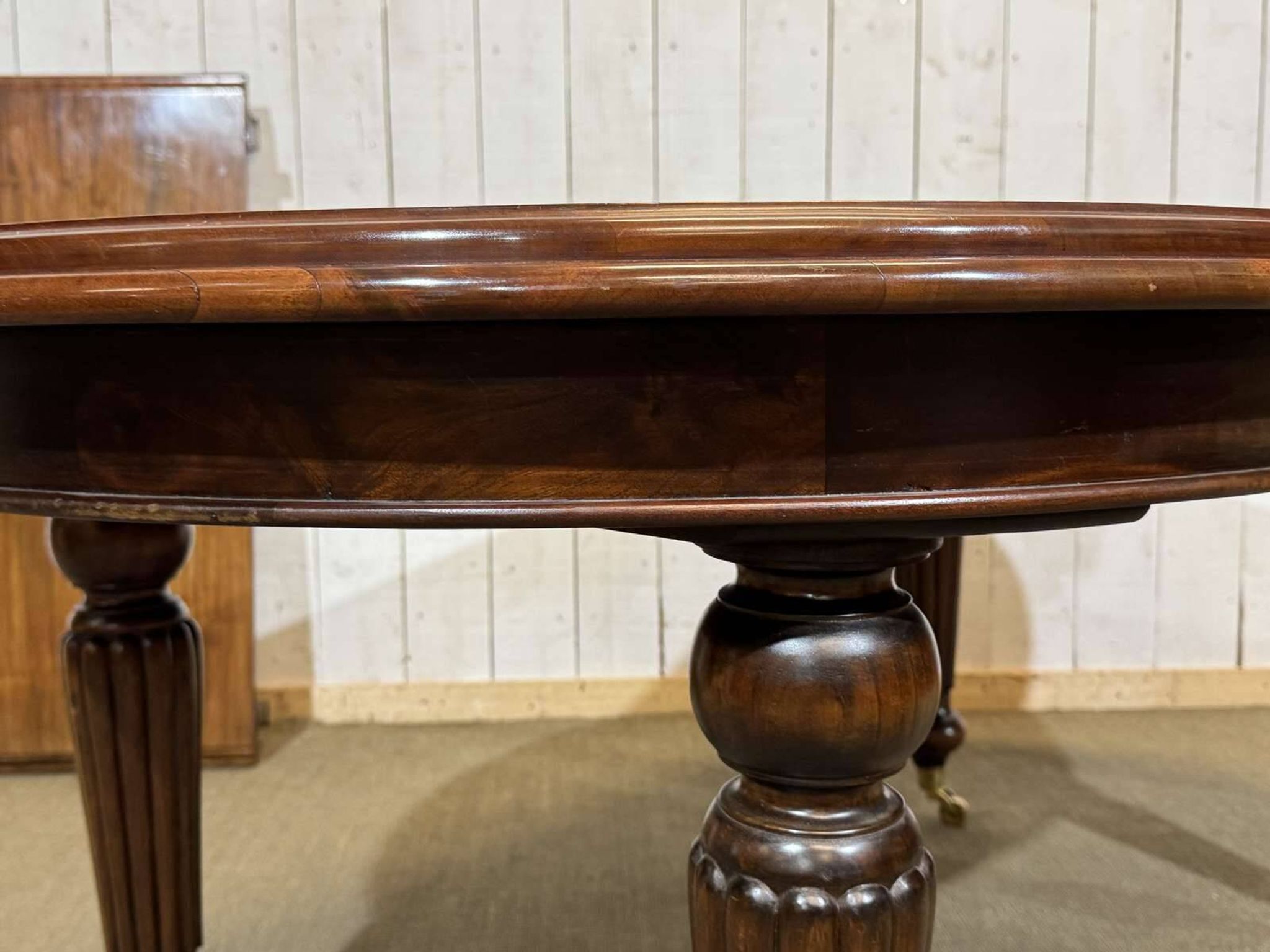 Table ovale style Victorienne en acajou avec 1 allonge