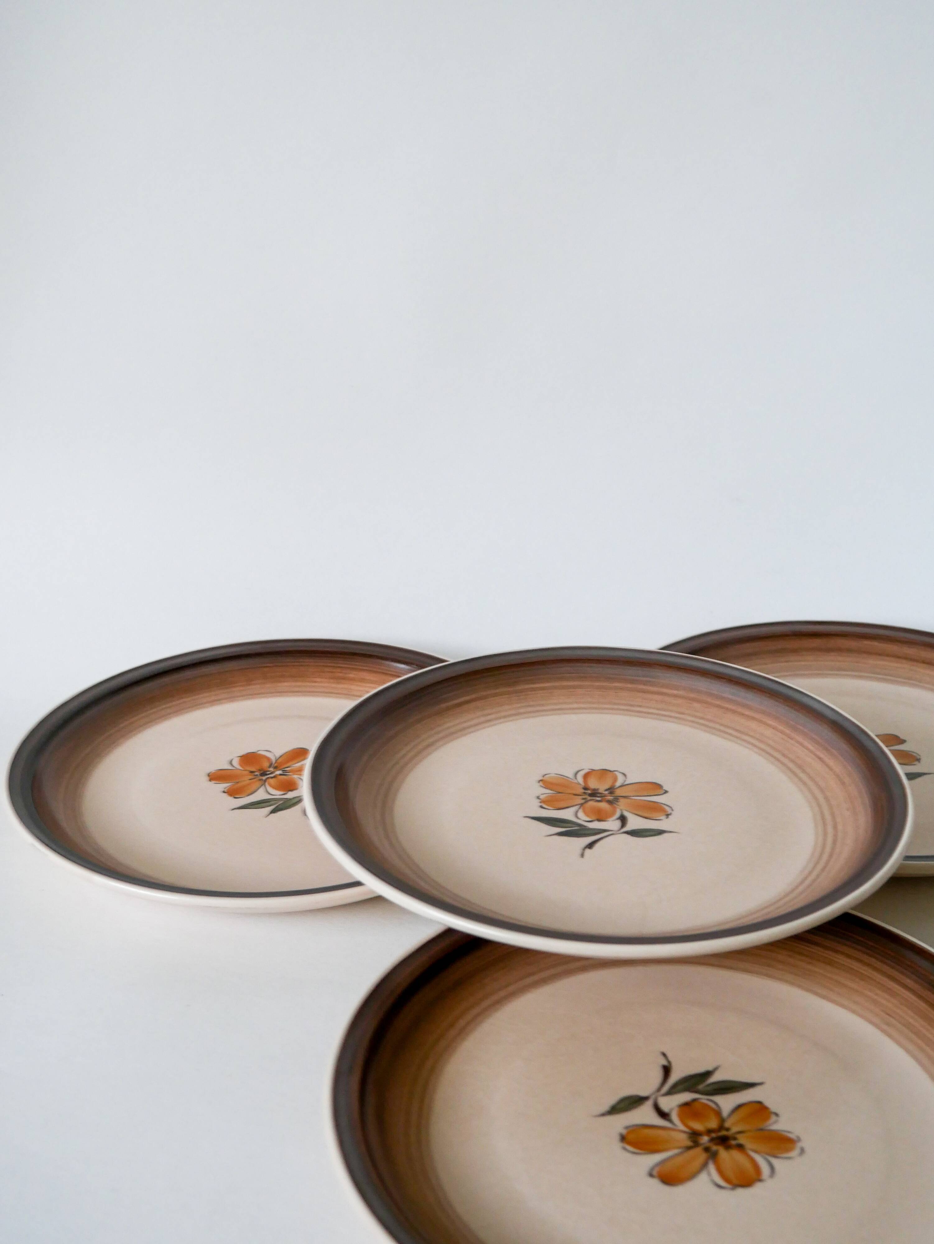 Set of 9 flat plates in Gien stoneware with flowers 1970
