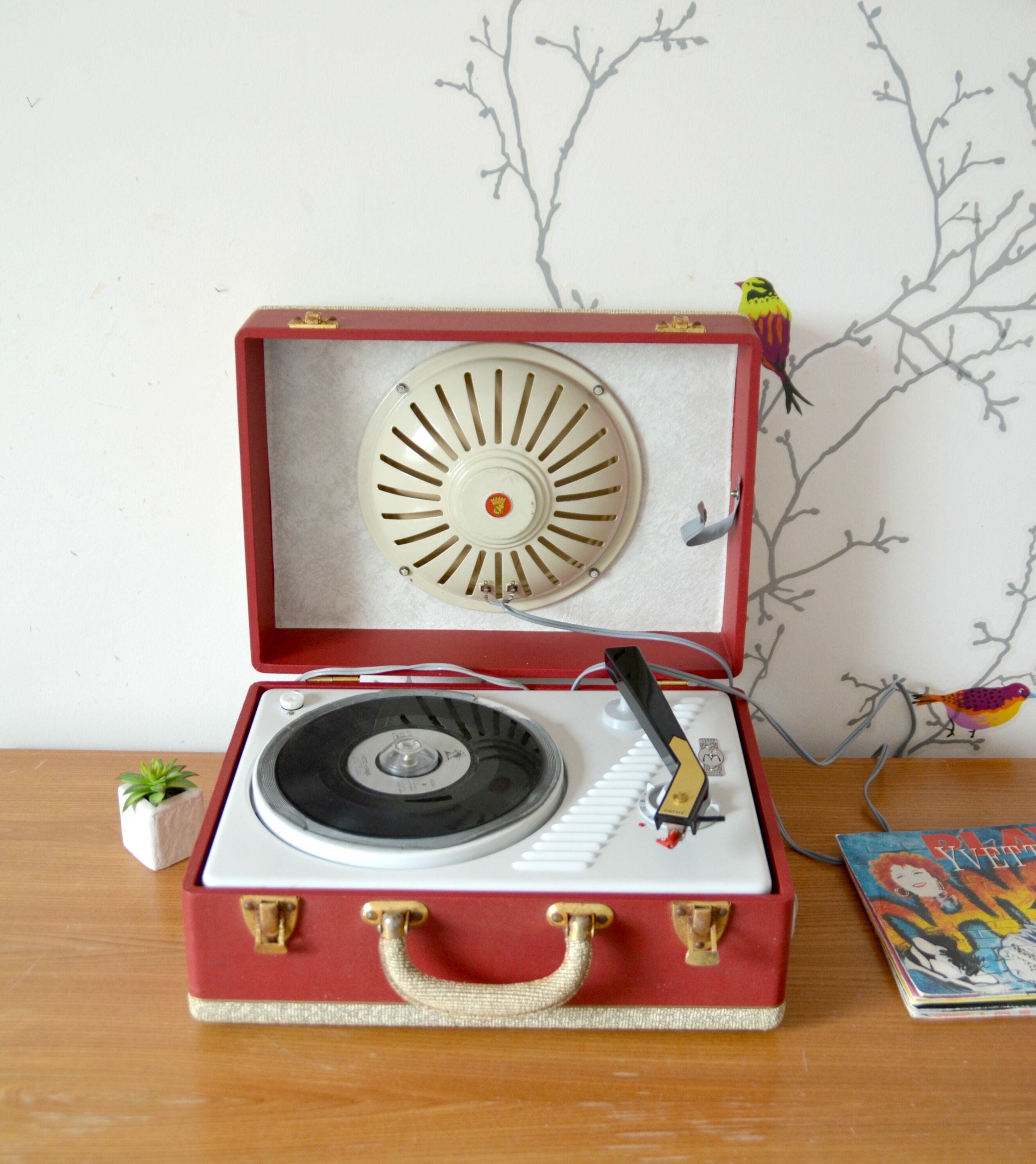 Record player, record player vintage pathé-marconi works