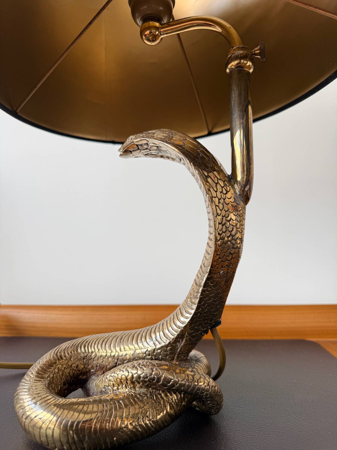 Cobra sculptural lamp in brass – Vintage French work, circa 19