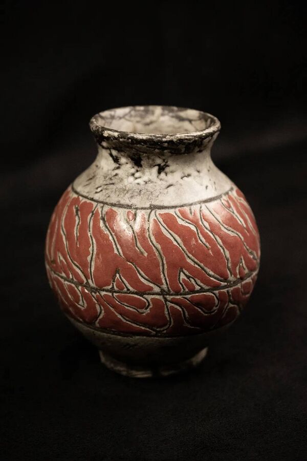 Vase boule en grès émaillé texturé par Jérôme Massier, Vallauris