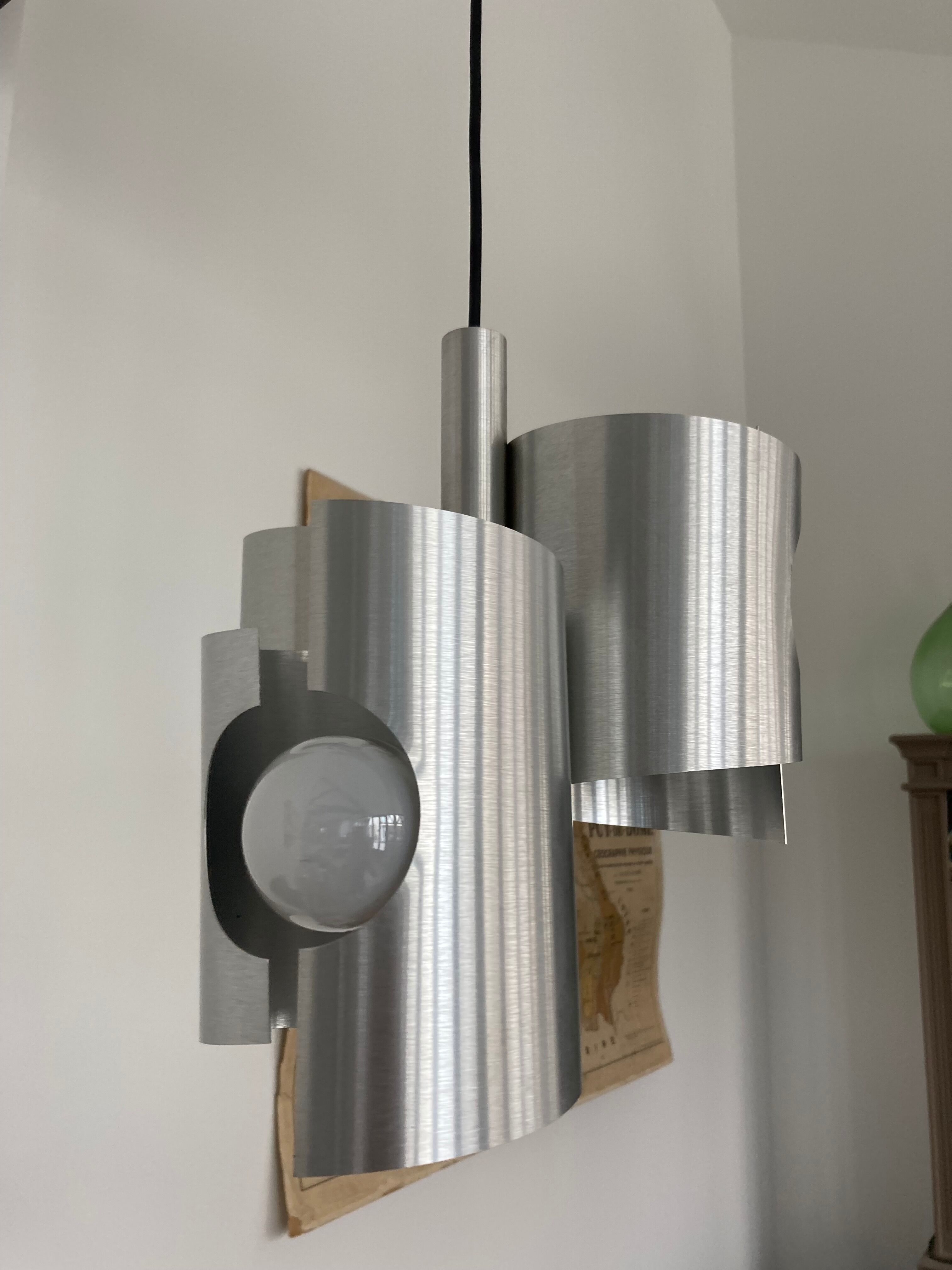 Space age brushed metal 3-light pendant lamp