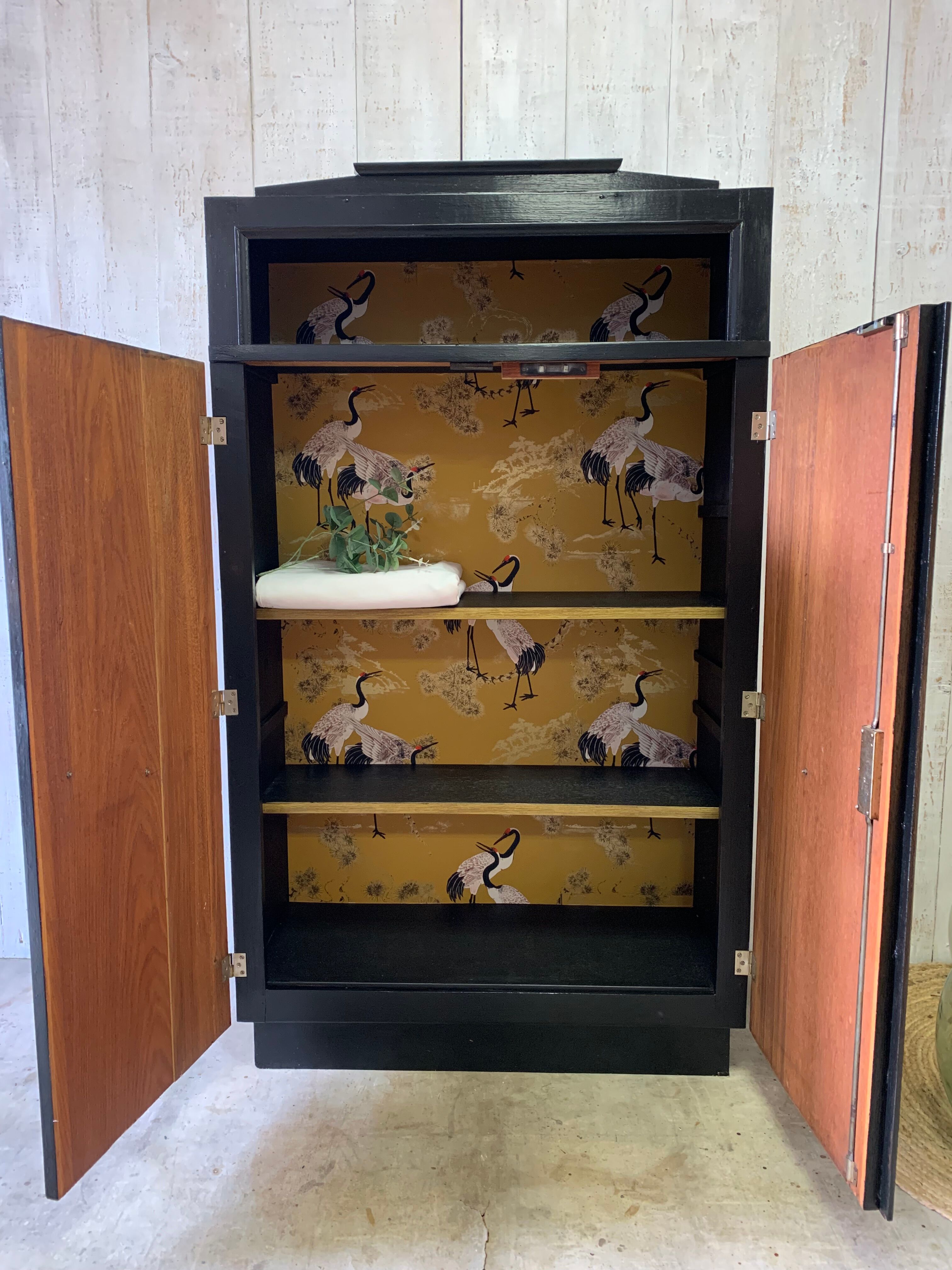 Eco art cabinet