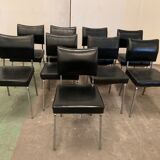 Suite de neuf chaises vintage en chrome et similicuir XX siècle