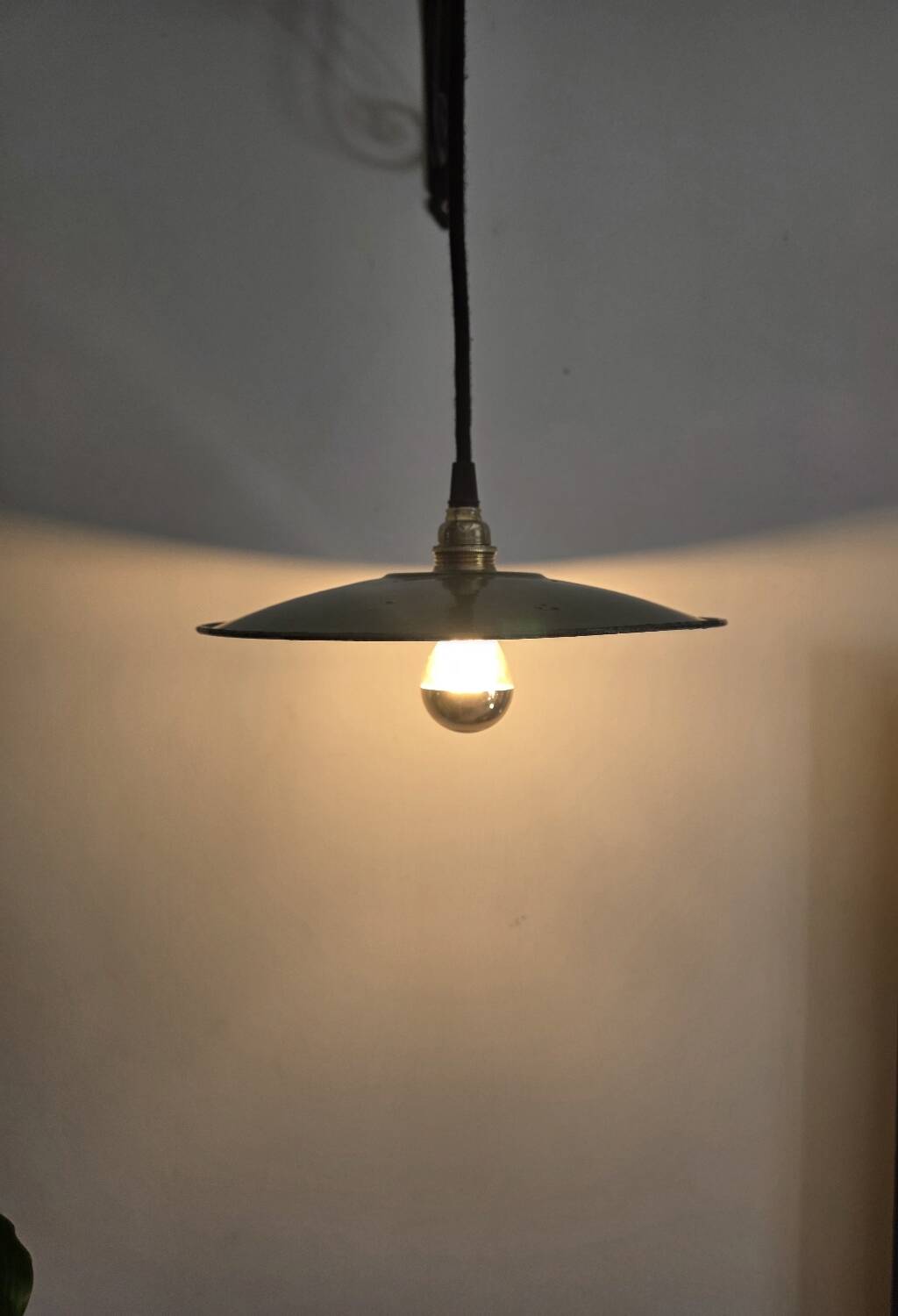 Vintage enamelled sheet metal lamp