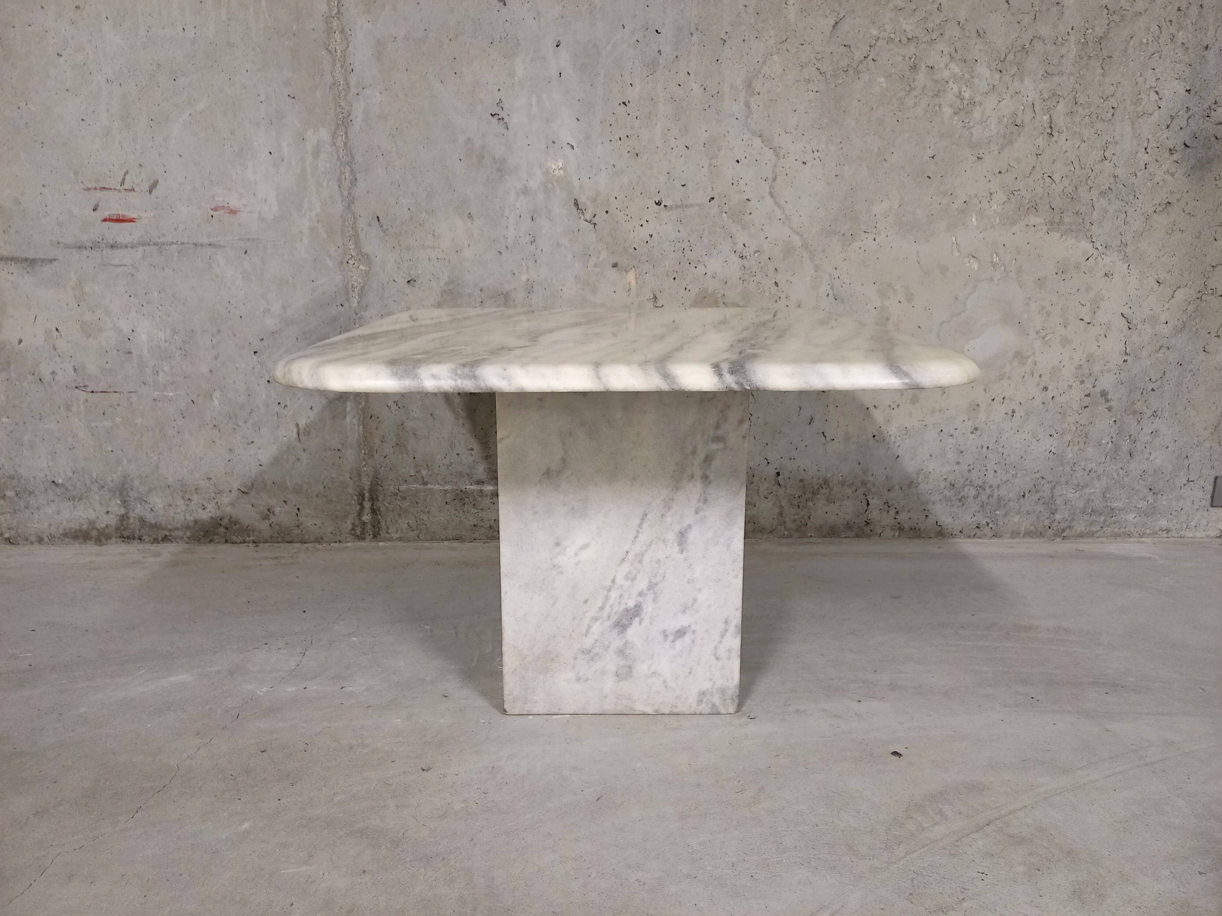 Vintage coffee table in white marble 70s