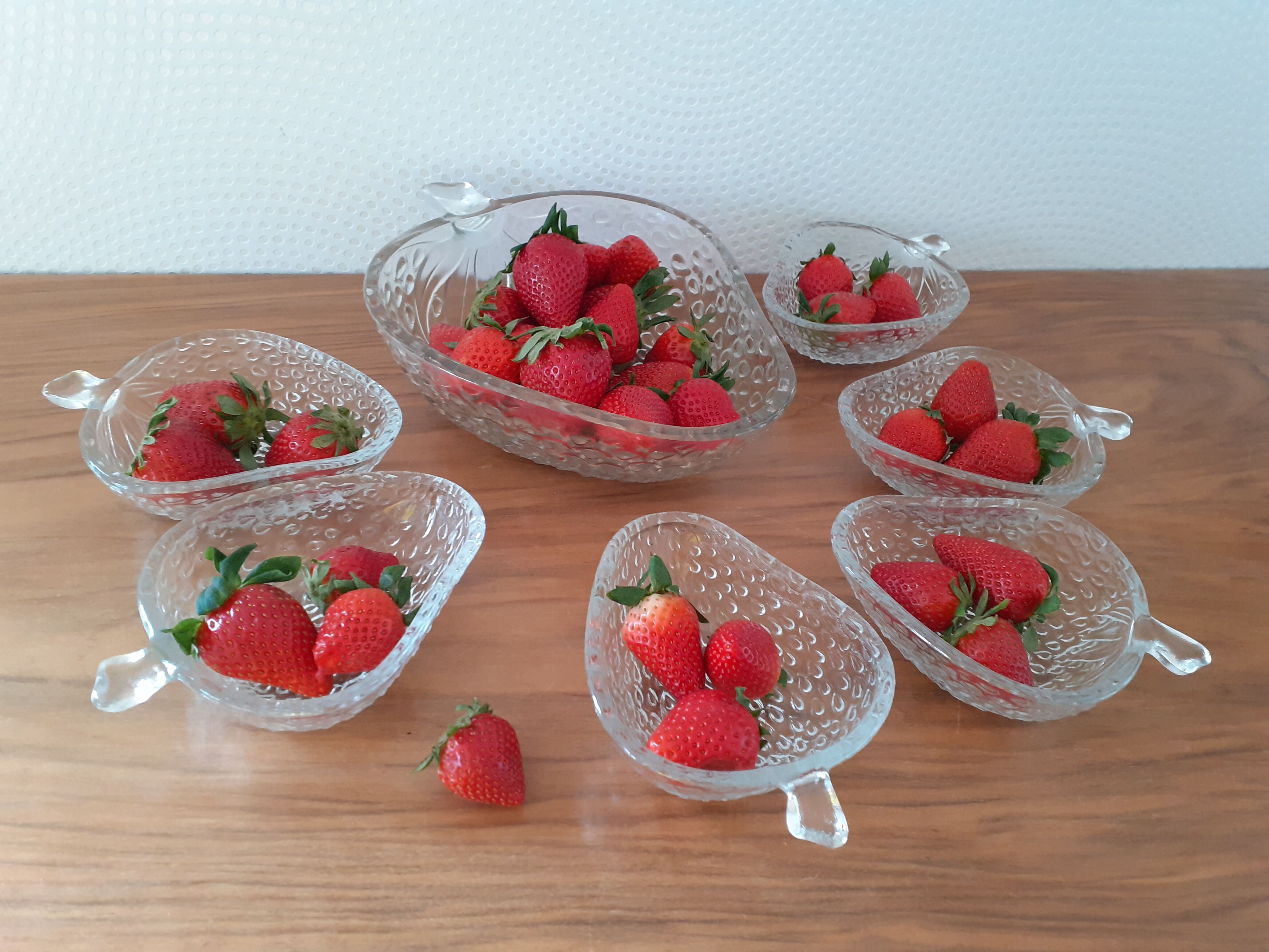 Strawberry-shaped vintage fruit salad service