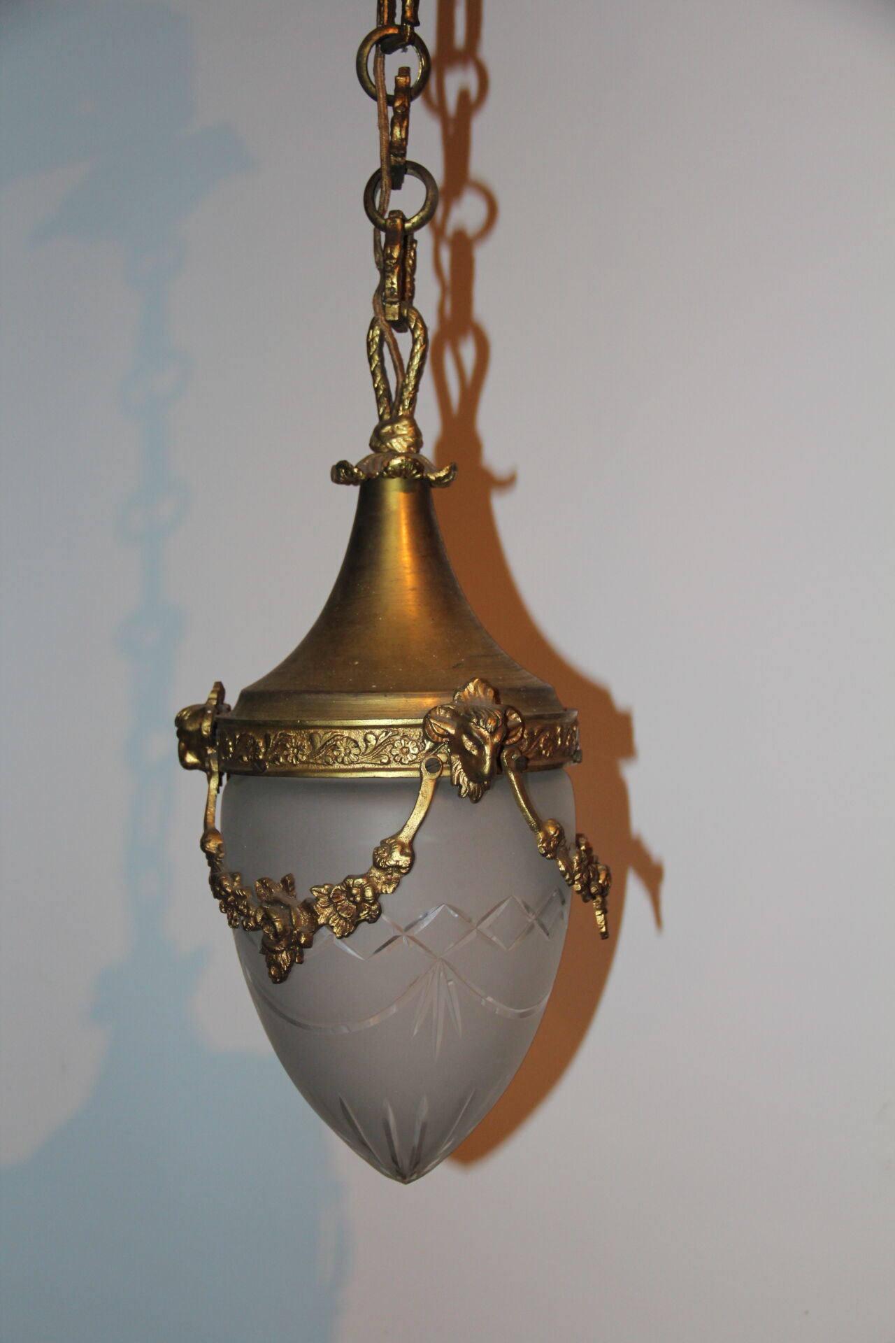 Shell chandelier 1900, frosted glass engraved and bronze