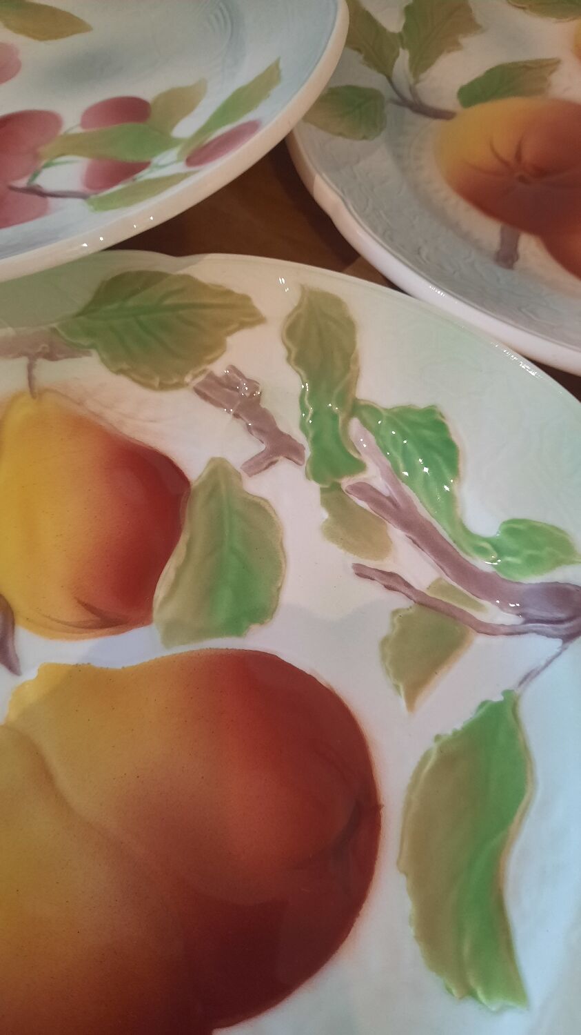 Assiette en barbotine