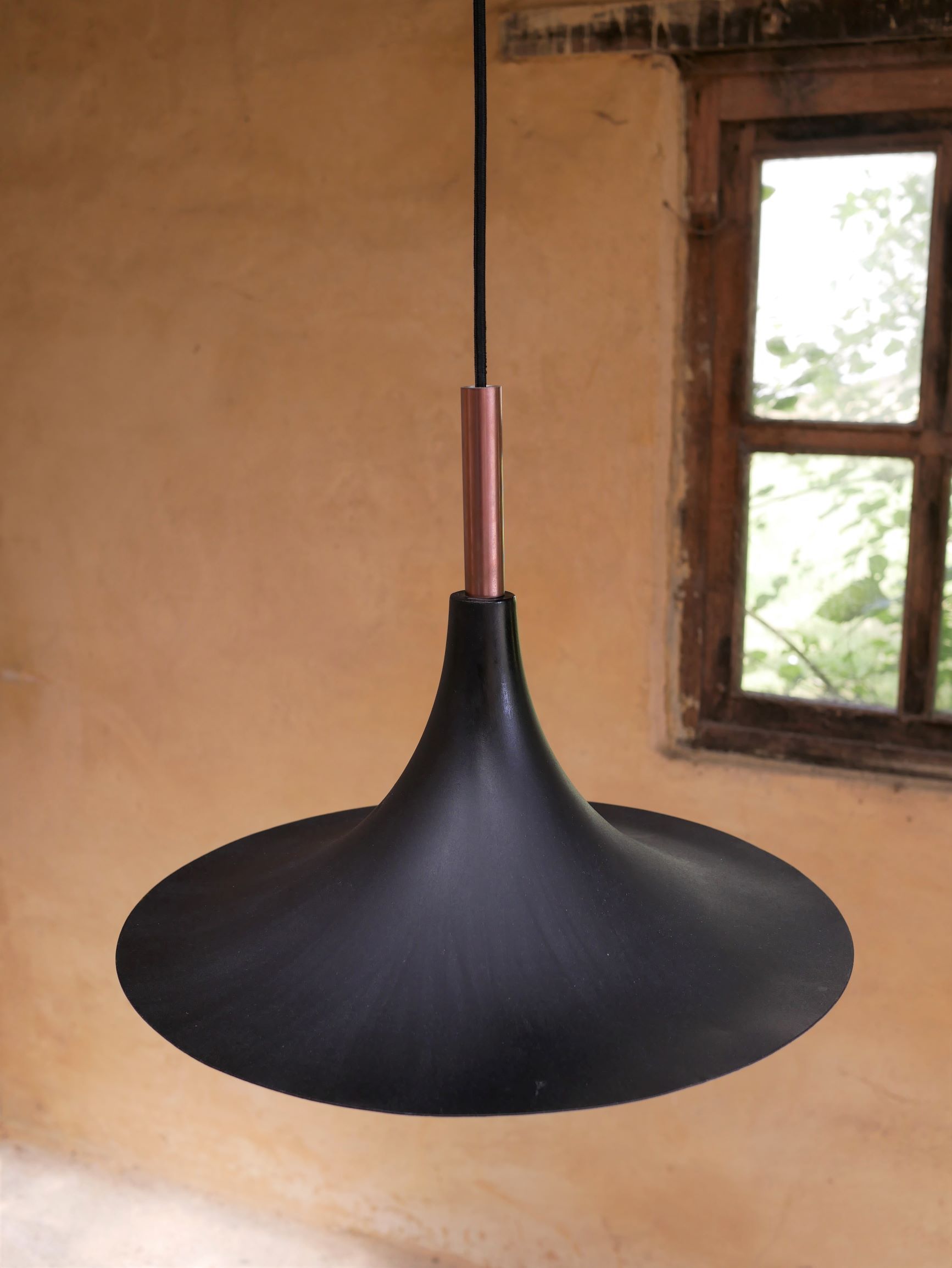 Vintage tulip hanging lamp in black metal and copper
