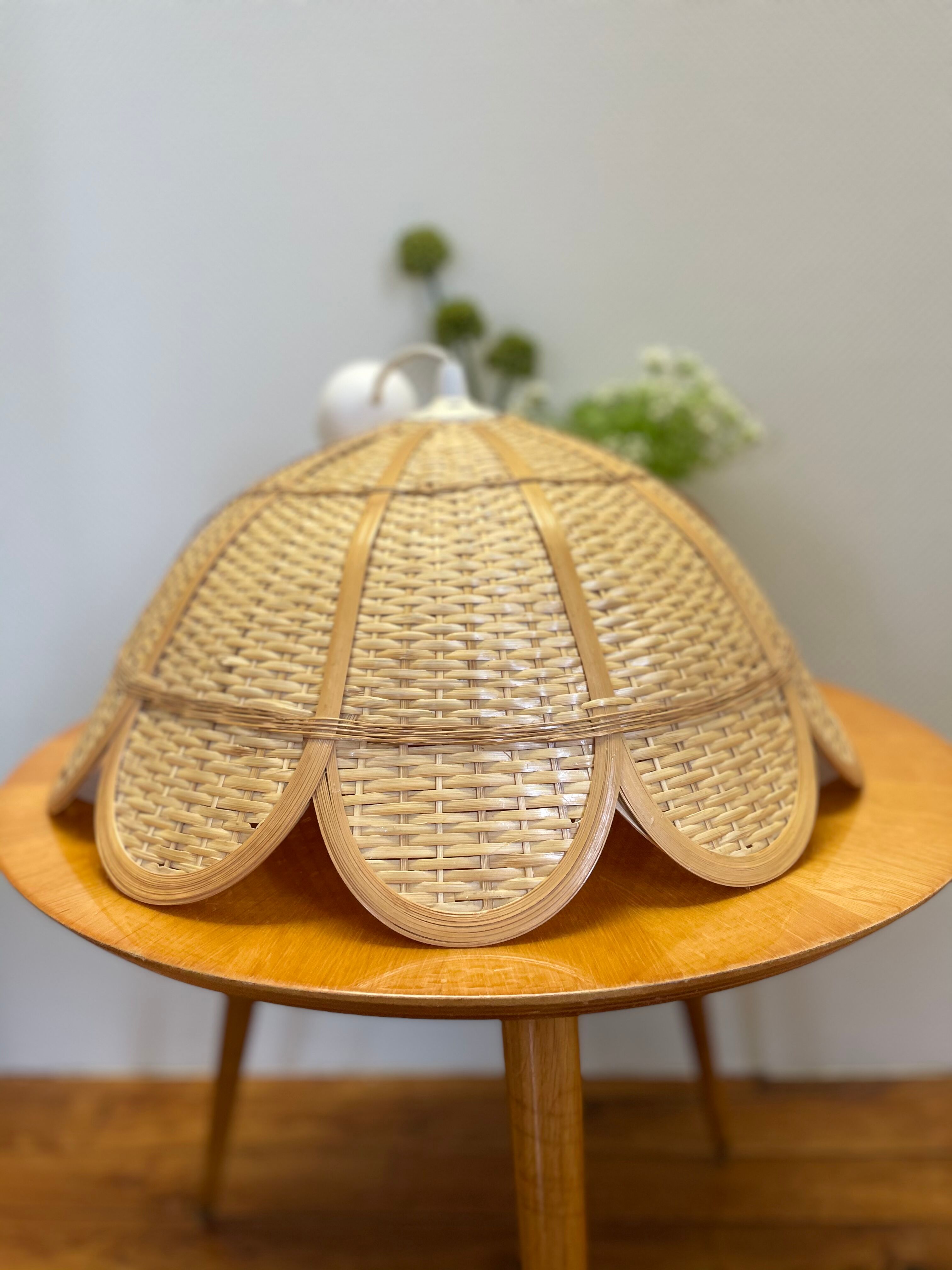 Suspension vintage fleur en rotin