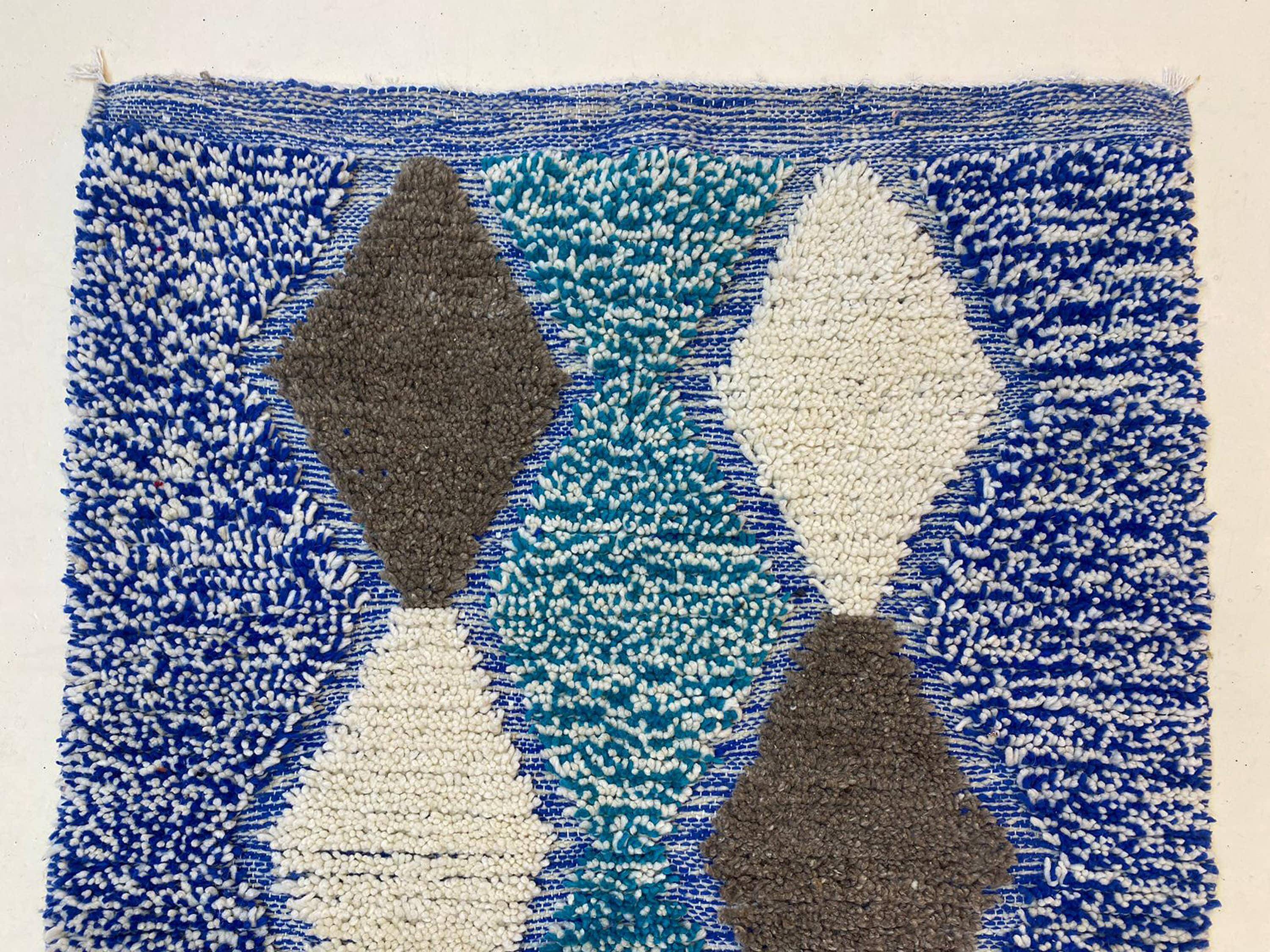 Handmade Moroccan rug, natural wool, 3x2 m.
