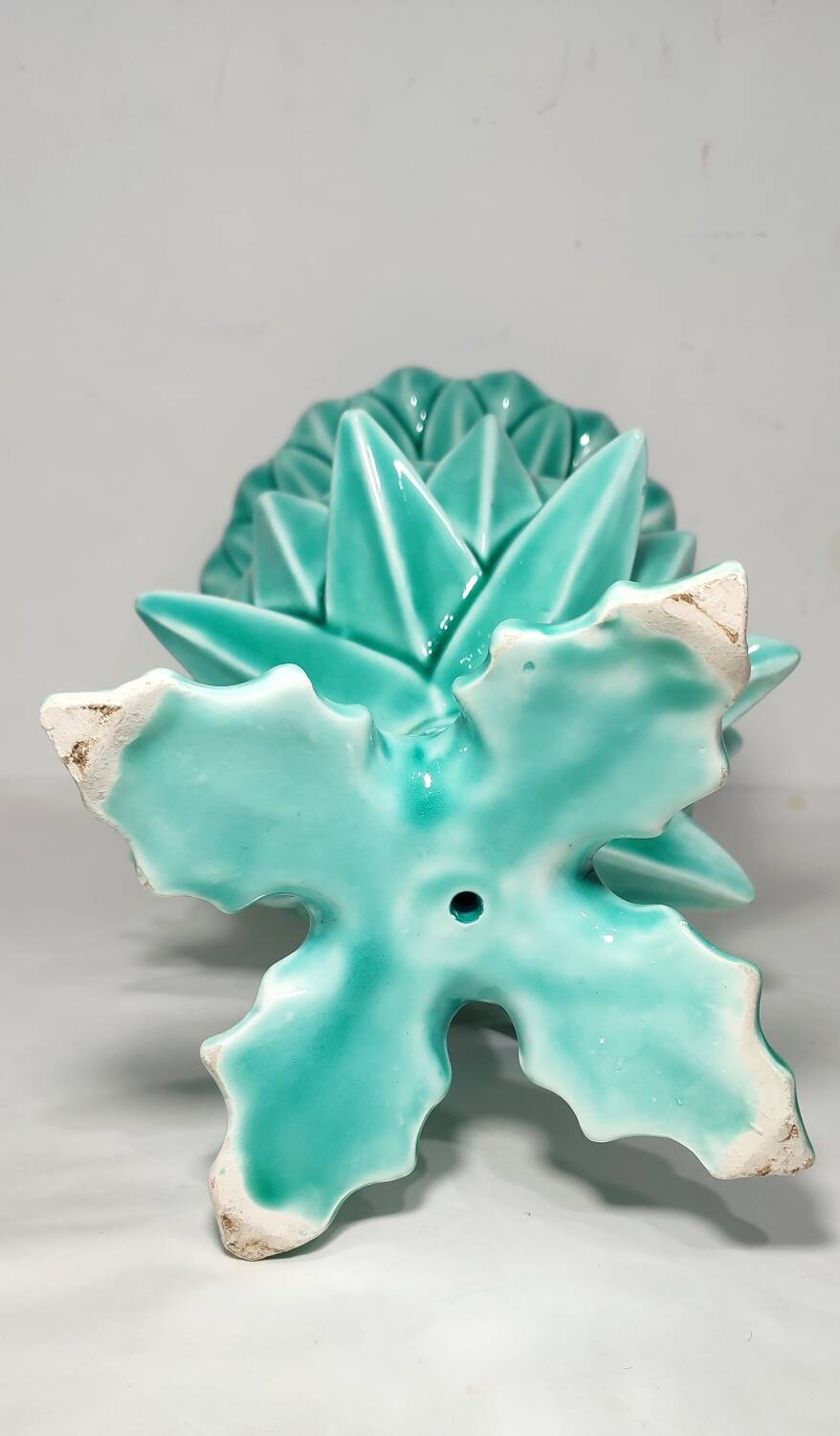 Jarrón de cerámica de Manises. España, 1970s.