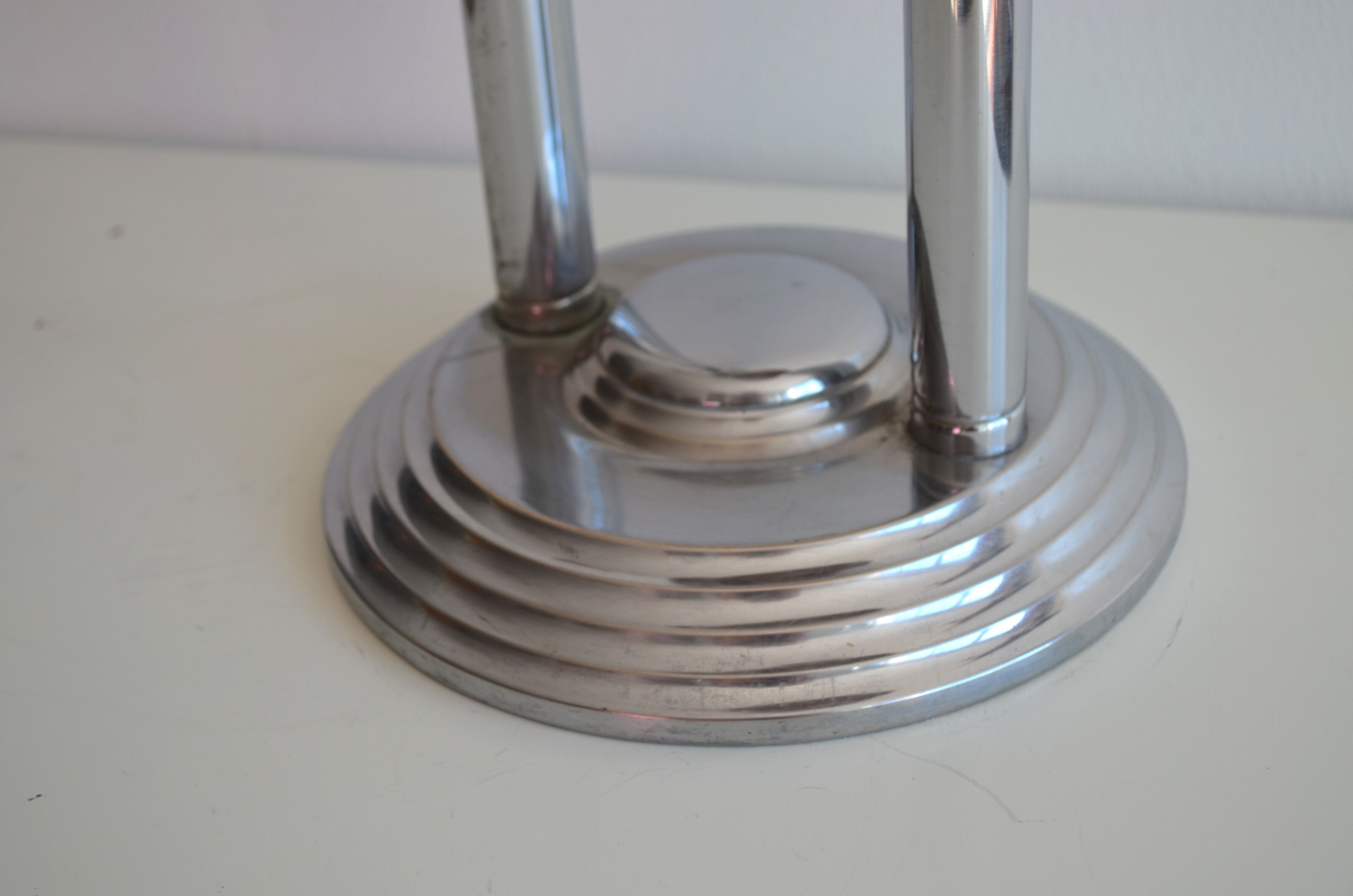 Cendrier sur pied style art deco en aluminium