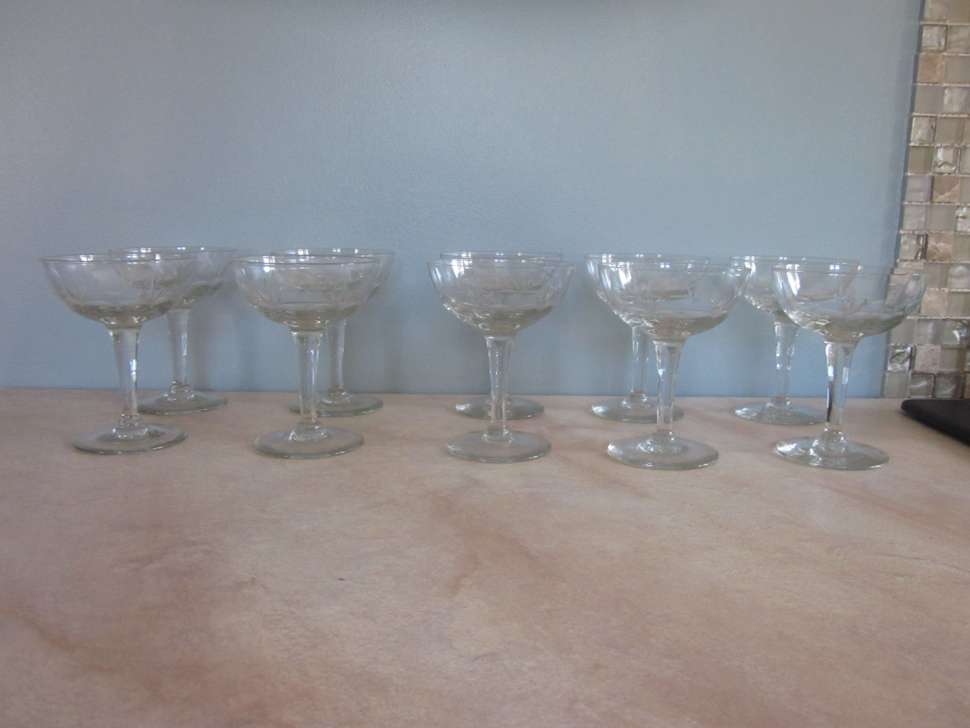 Lot de 10 coupes a champagne ancienne en verre taillè