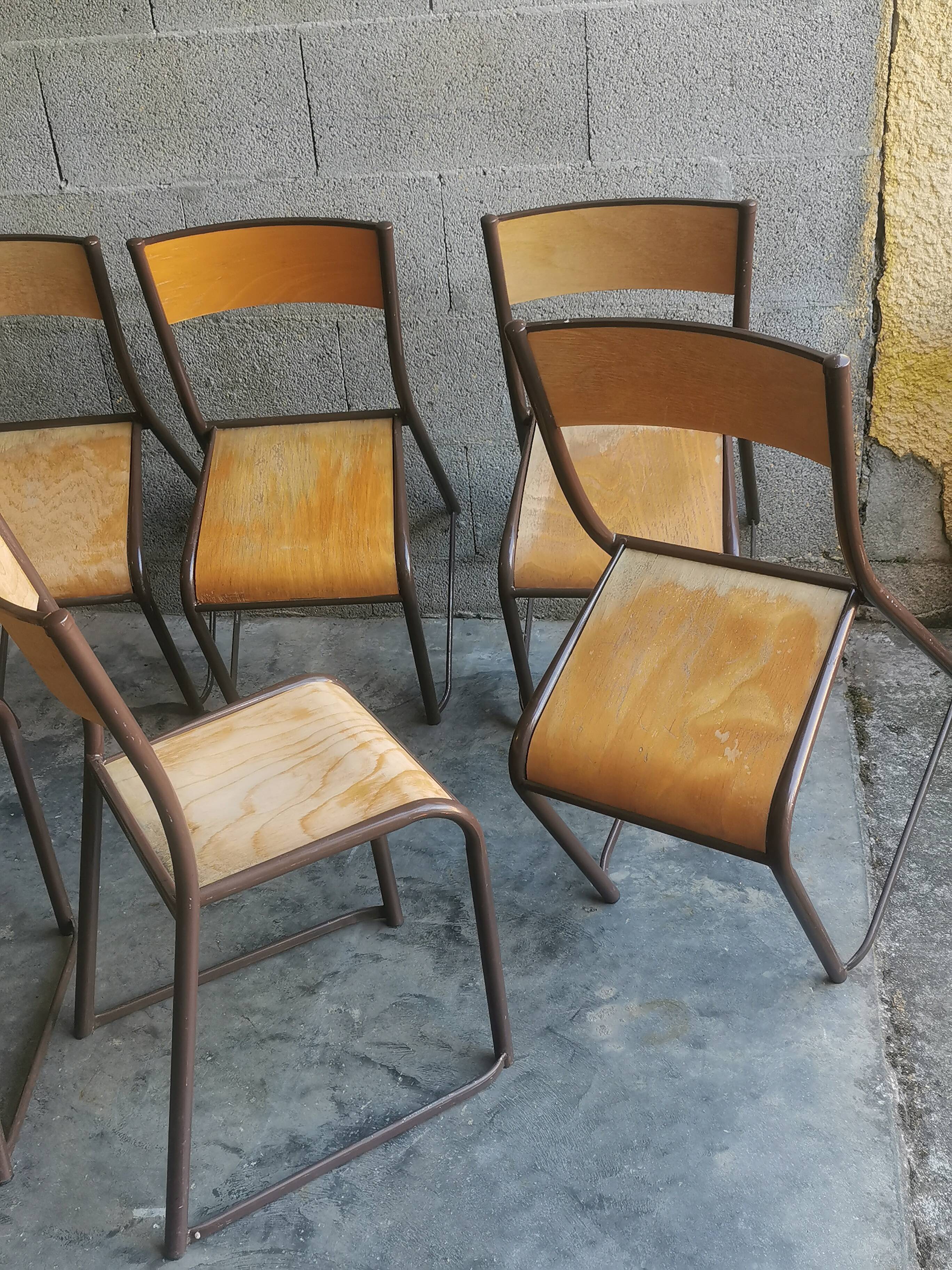 Serie de 8 chaises vintage empilables