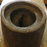 Table basse en souche d'arbre antique sculptée avec plateau en verre circulaire