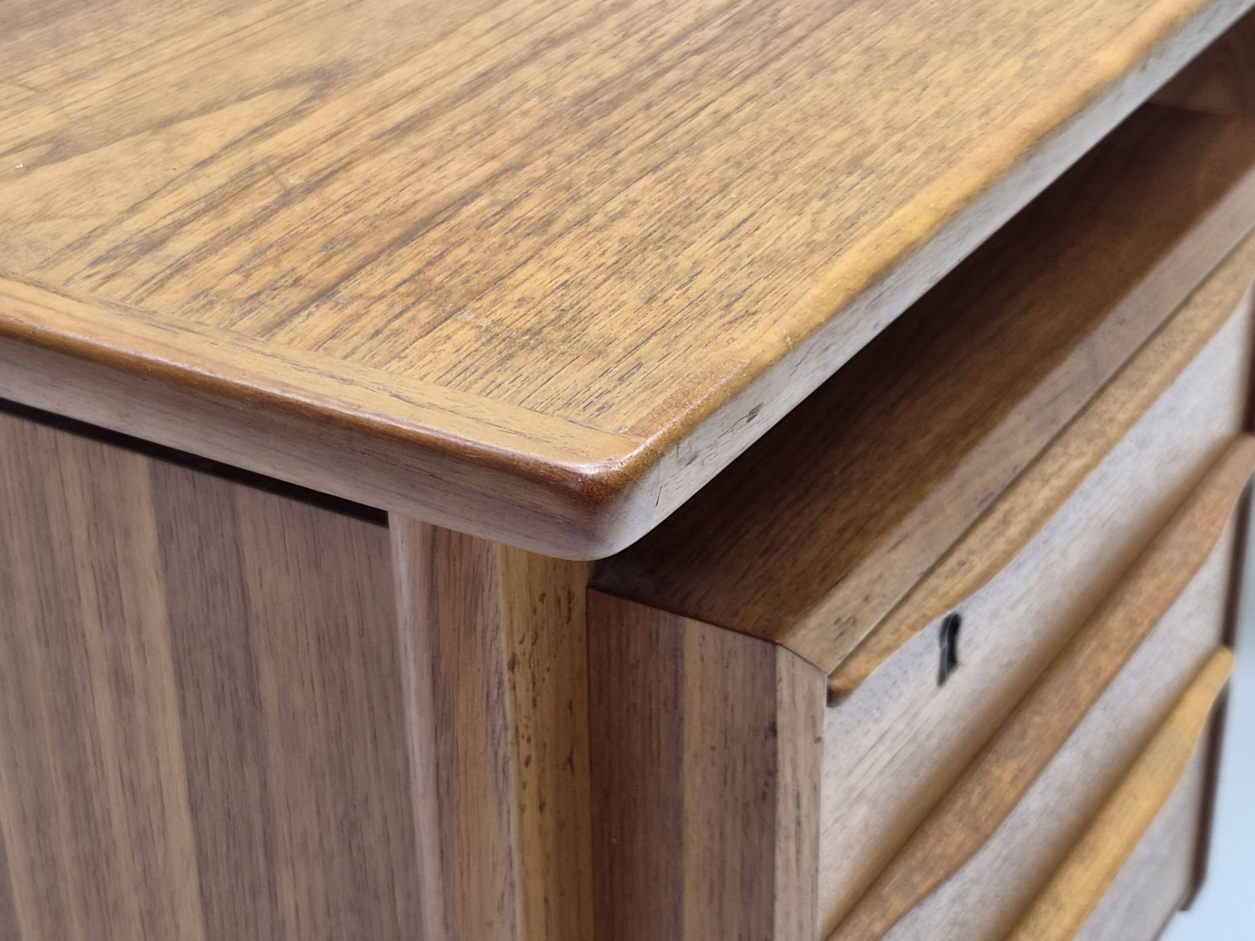 Bureau d'écriture vintage danois en teck par Peter Løvig Nielsen pour Løvig, années 1960