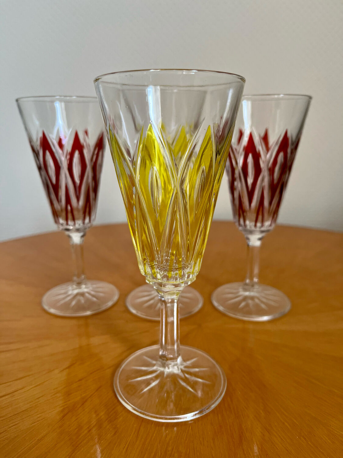 Ensemble de 4 flutes verres à vin anciens
