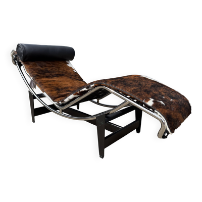 Cassina LC4 Le Corbusier originale (signé) en peau de vache, état neuf