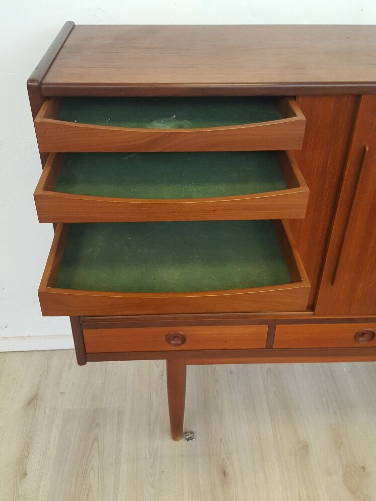 Side board