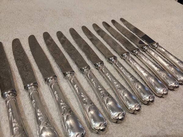 12 couteaux à dessert en métal argenté orfèvre Christofle Marly