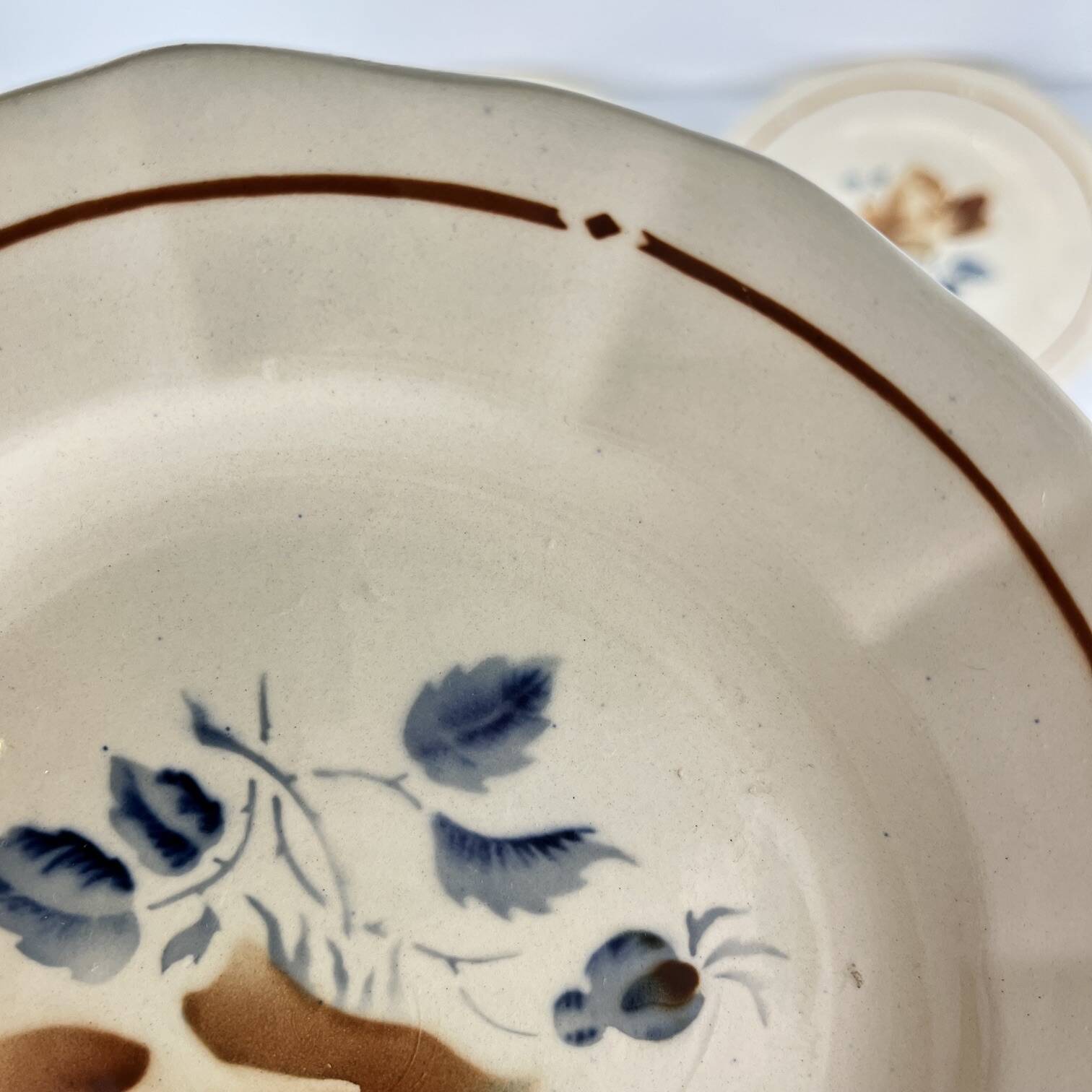 Set of 4 flat plates Sarreguemines flower pattern, first half of the 20th century.