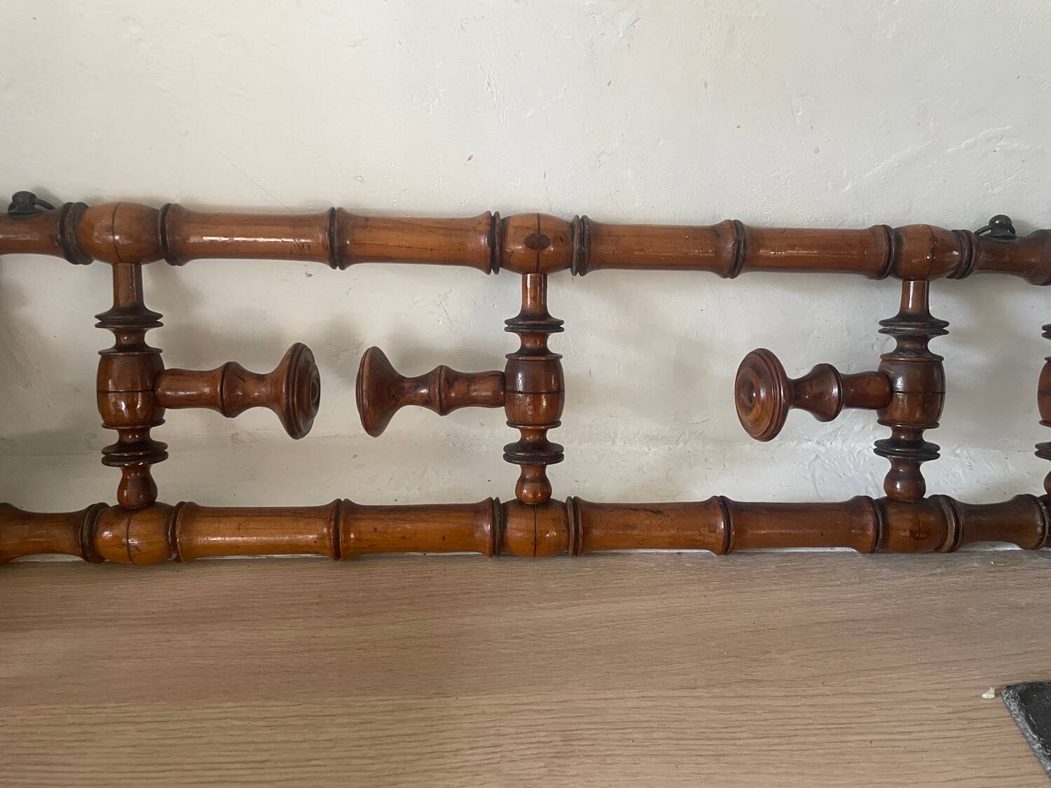 Coat rack with three hooks in turned bamboo-style wood, late 19th century