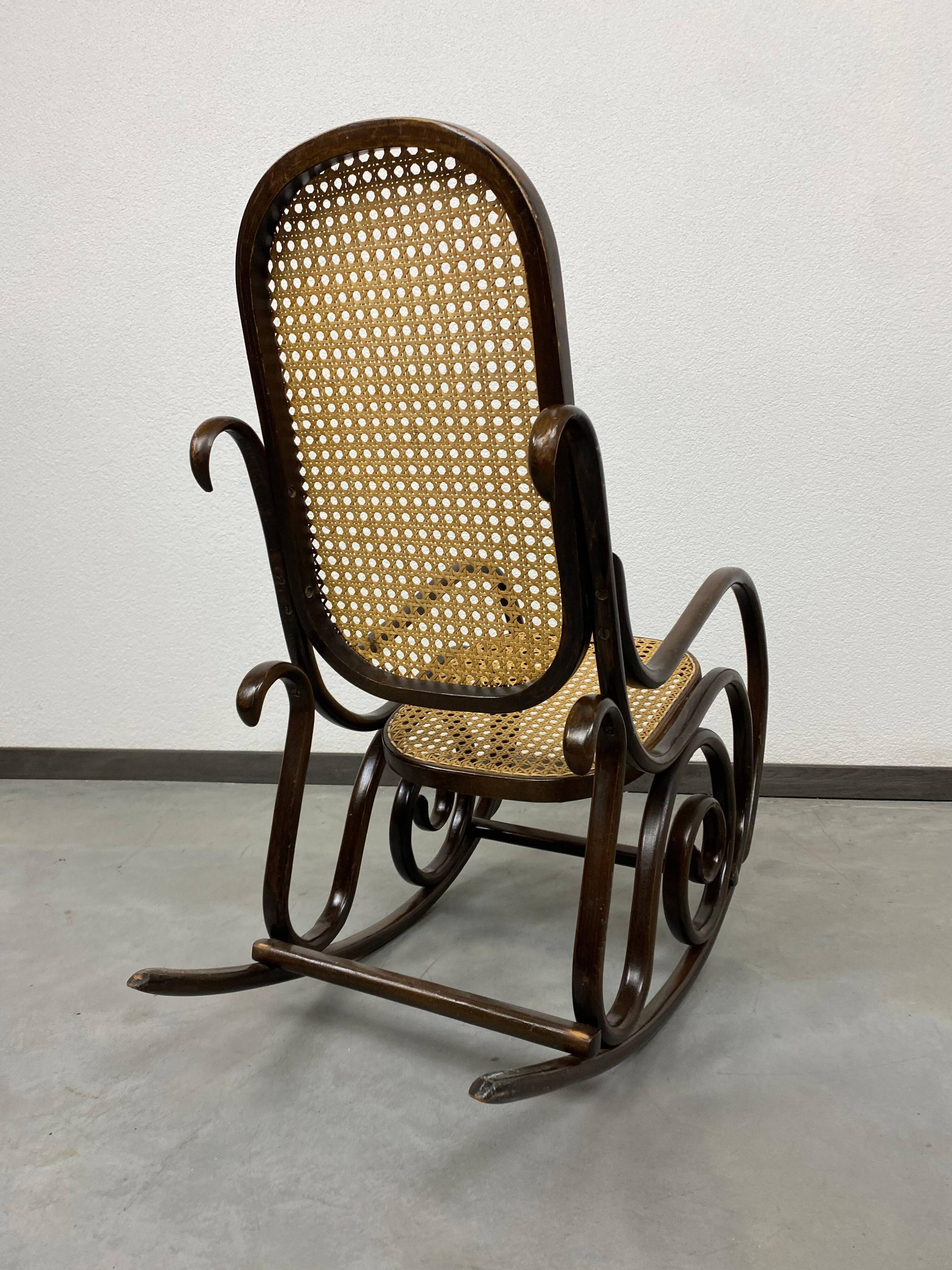 Small Thonet rocking chair no. 10 for children