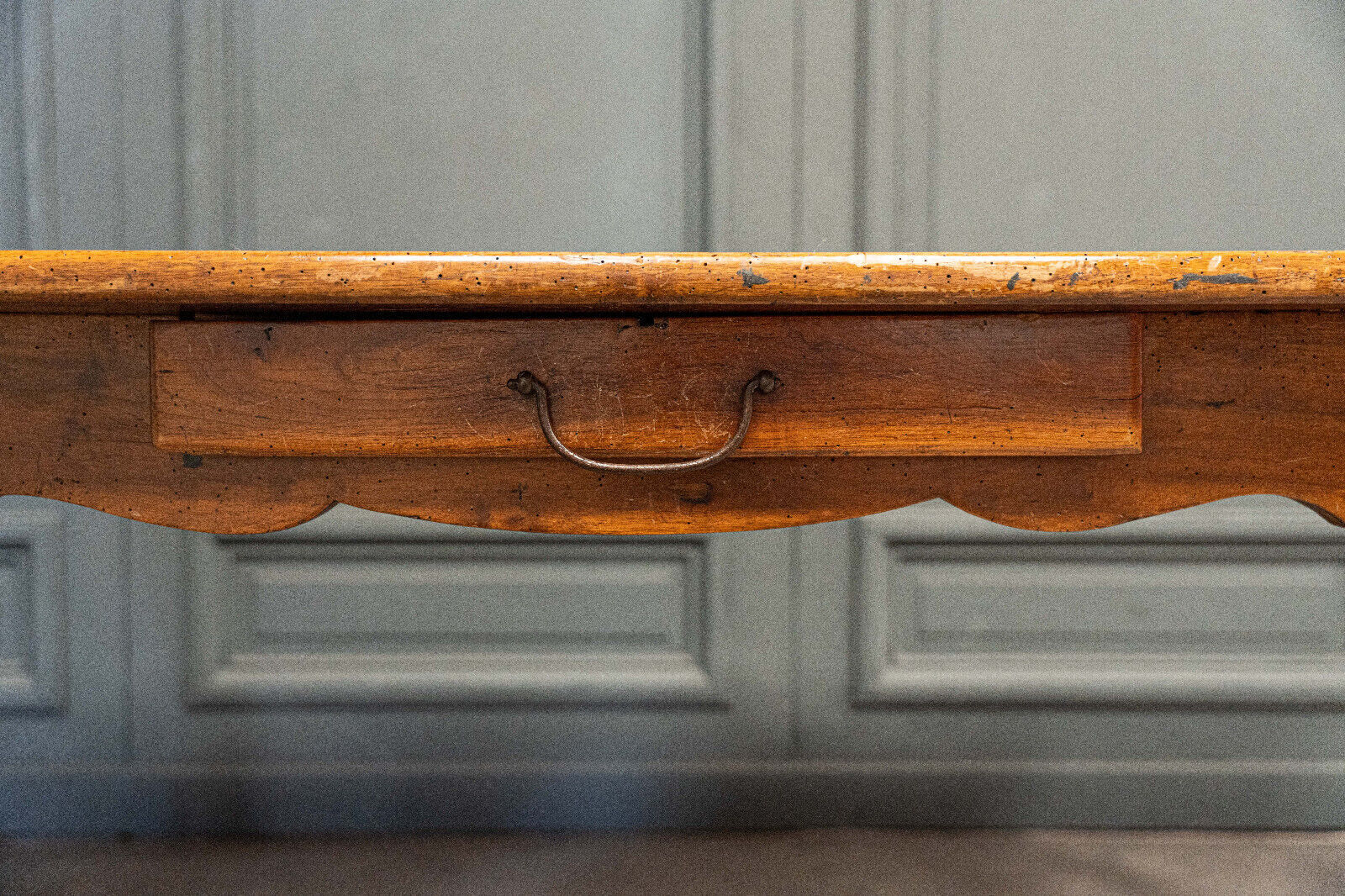 Farmhouse table walnut legs deer early nineteenth 1 drawer 208 cm