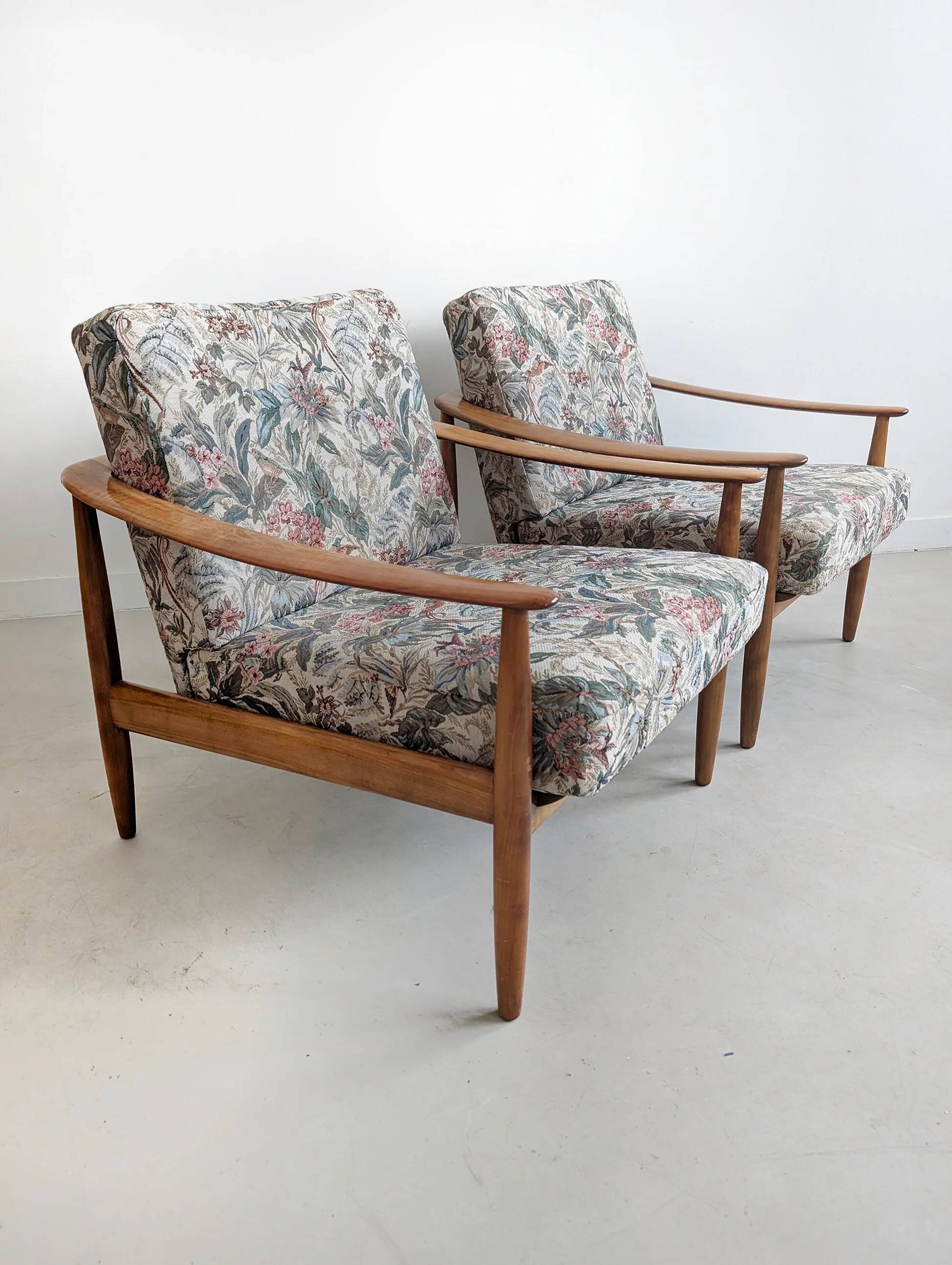 Set of 2 floral print lounge chairs by Carl Straub for Goldfeder 1960s