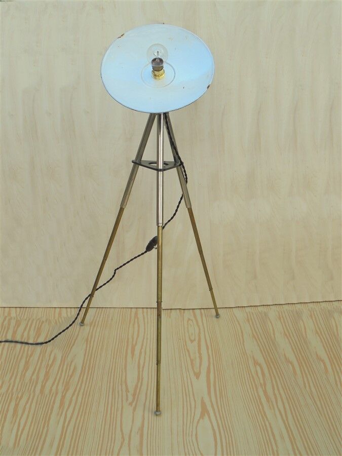 Lampe tripode à hauteur réglable