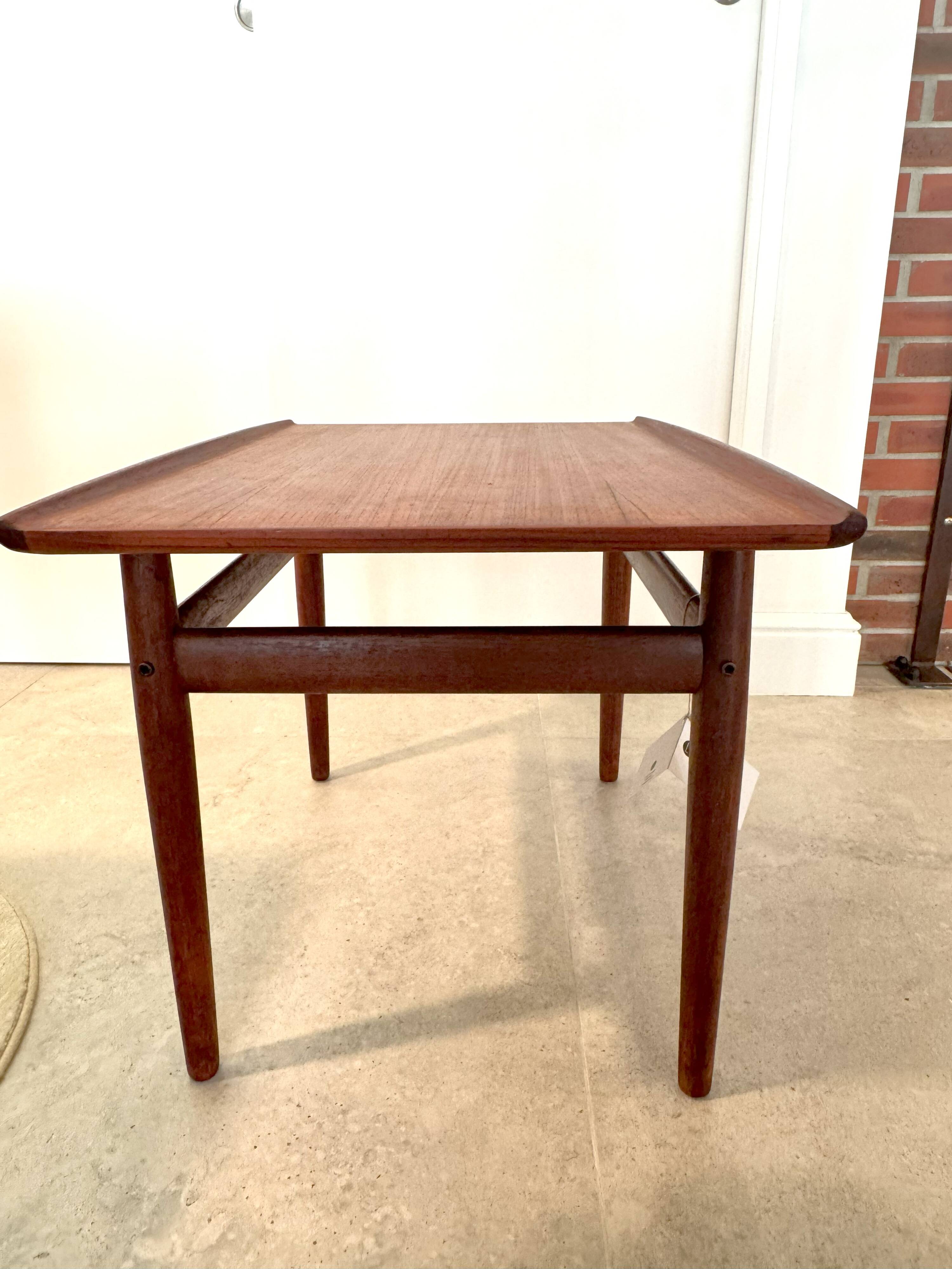Danish coffee table Grete Jalk 1960