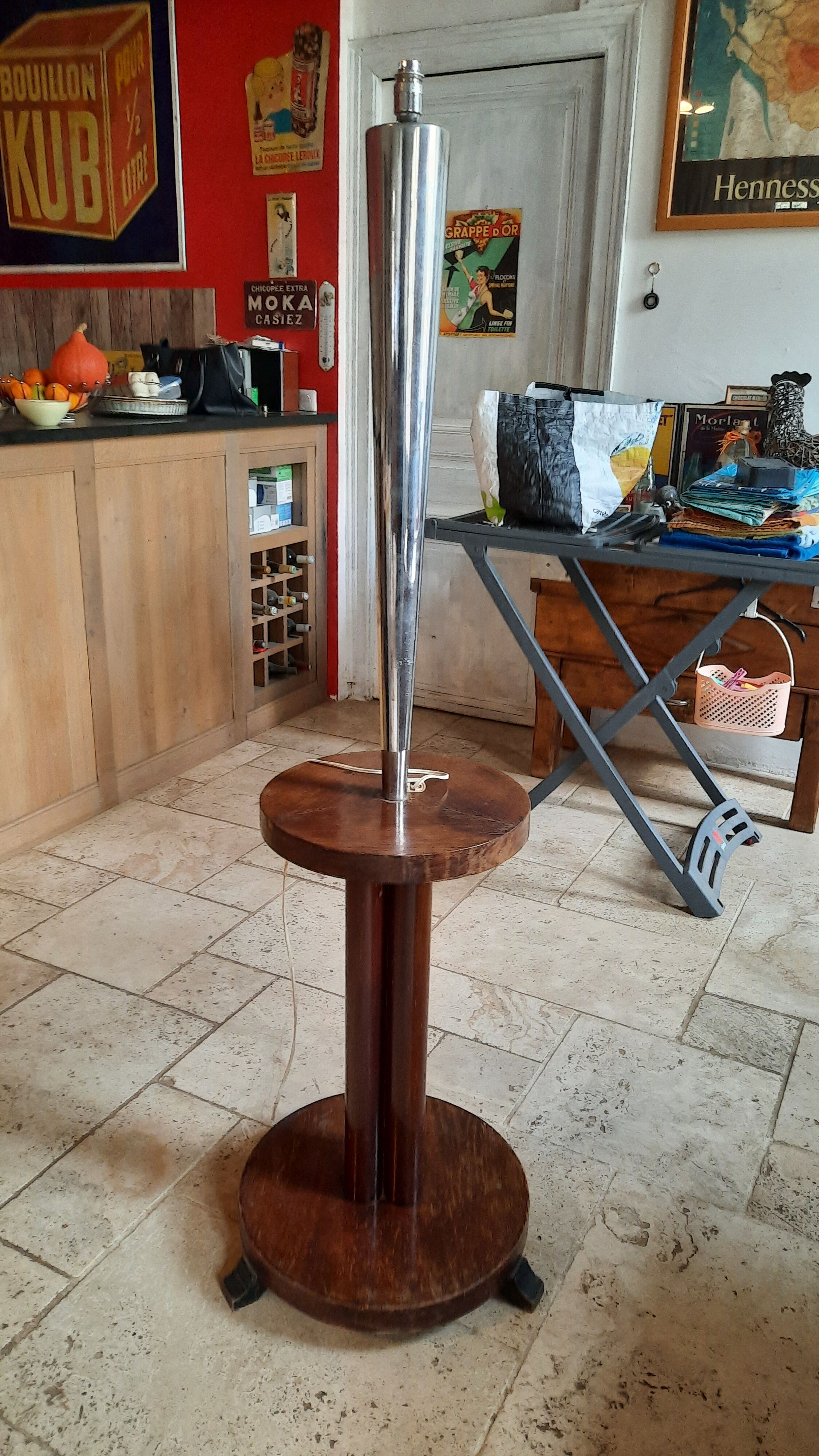 Art deco style floor lamp