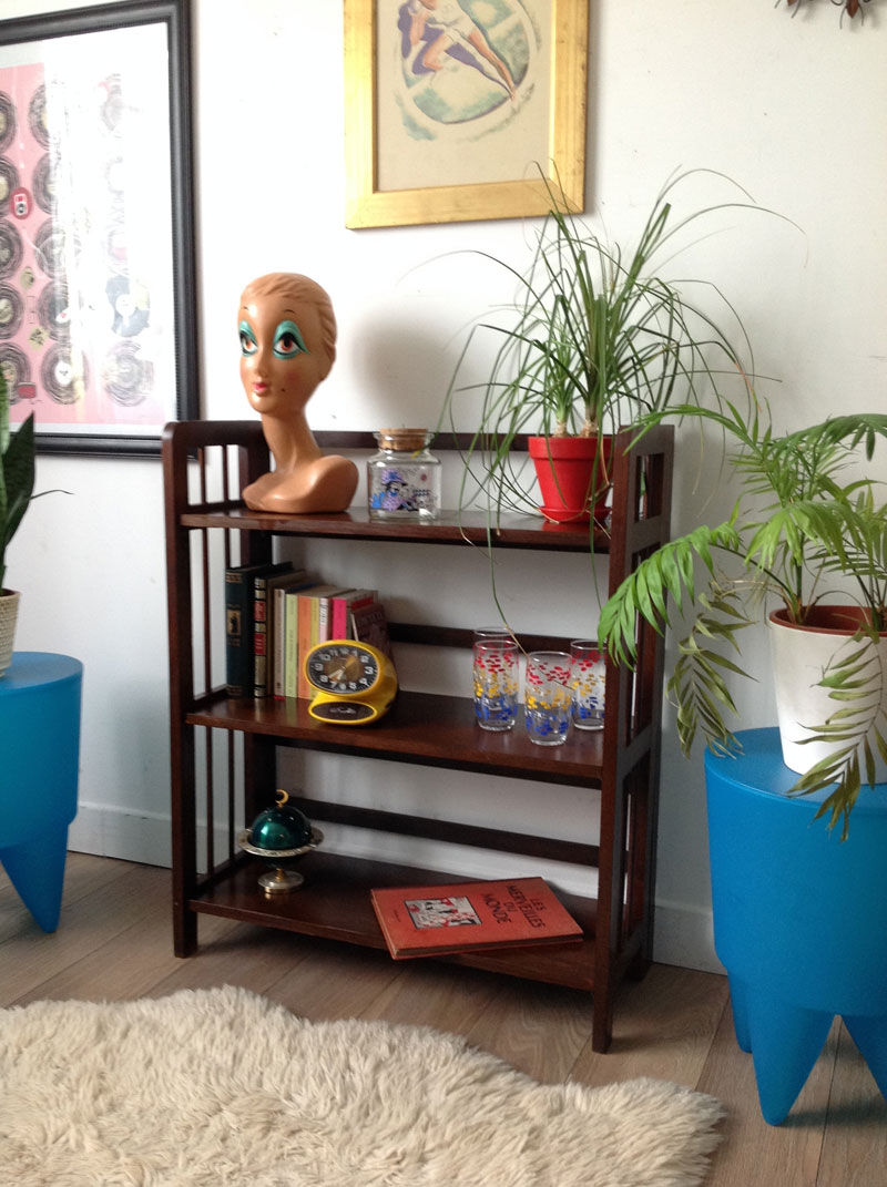 Wooden foldable shelf