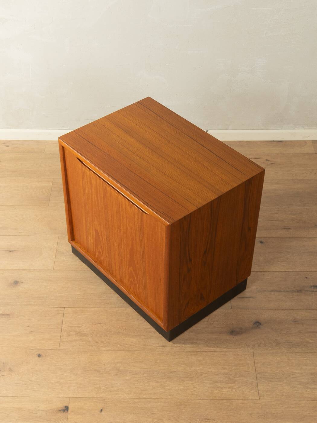 Commode classique des années 1960, en placage de teck.