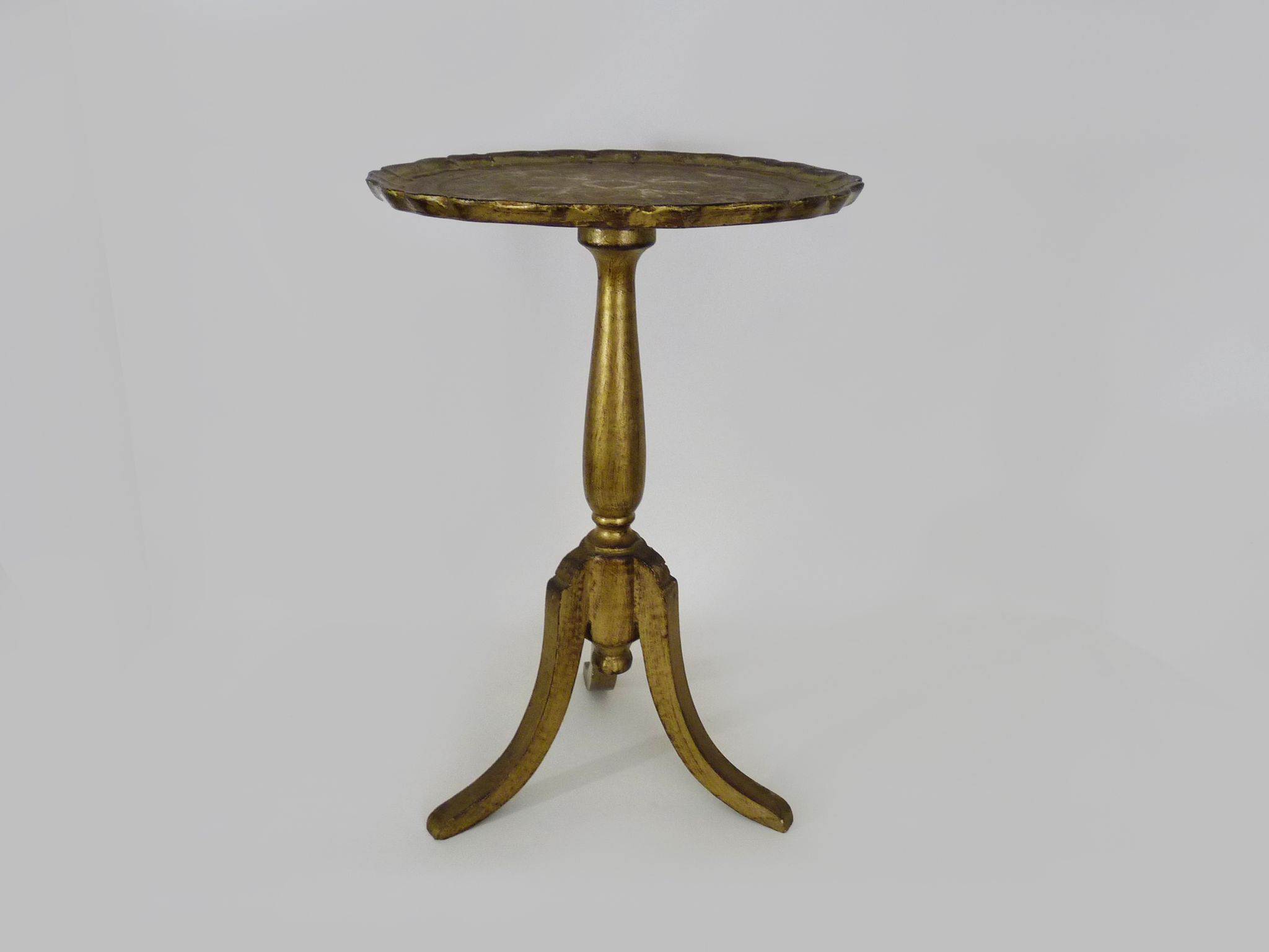 Pedestal table vintage Florentine side table in hand painted and gilded engraved wood. Year 50