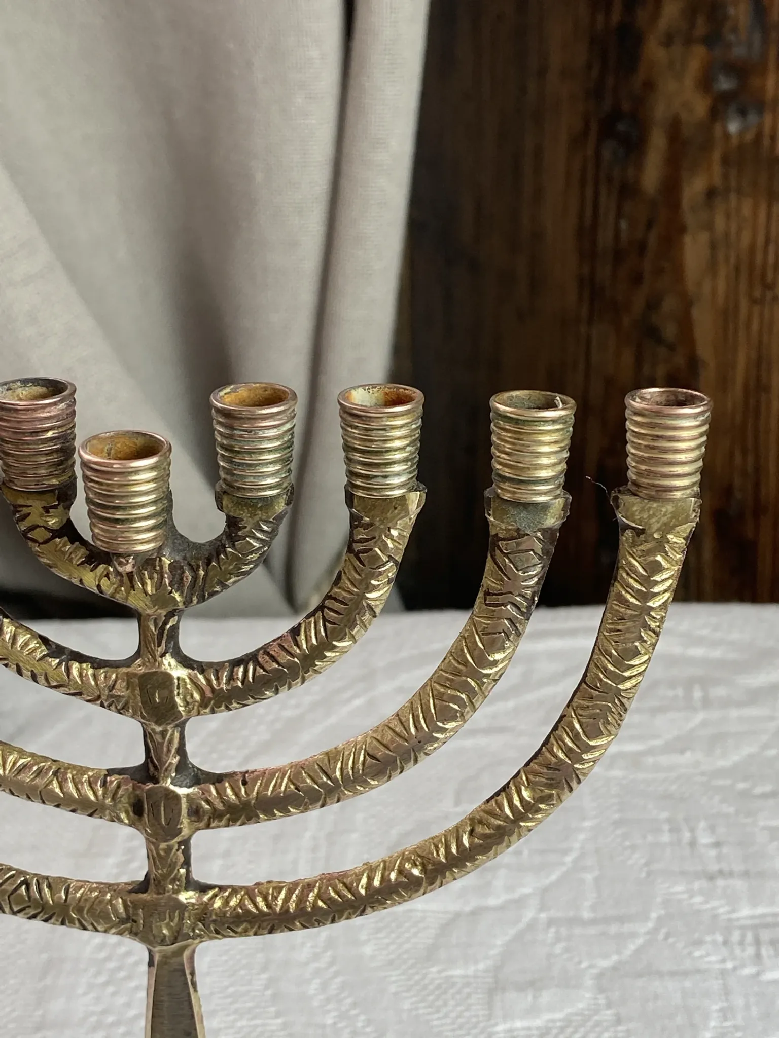 Chandelier, menorah à  neuf branches en laiton massif 