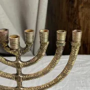 Chandelier, menorah à  neuf branches en laiton massif 