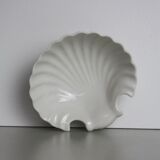 White porcelain shell pocket empty