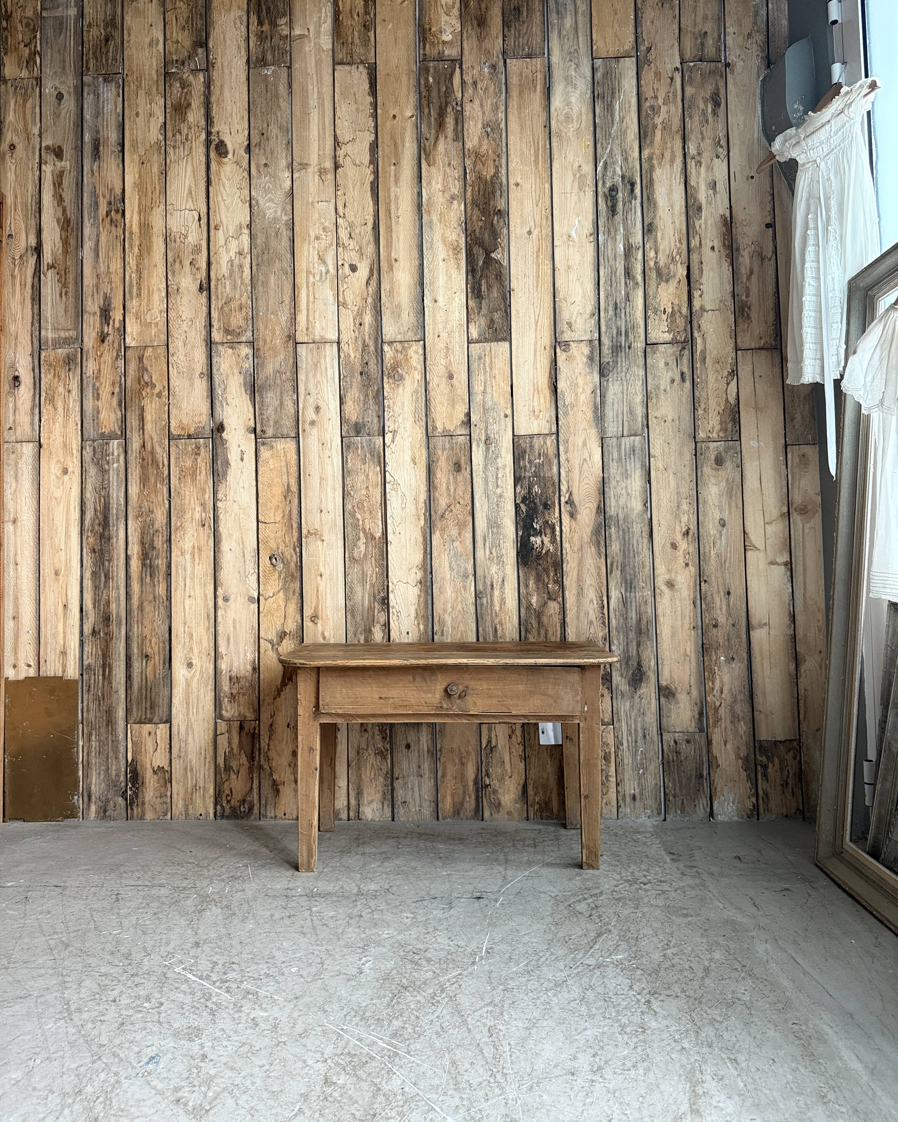 Petite console ou table de chevet en pin massif (rénovée)